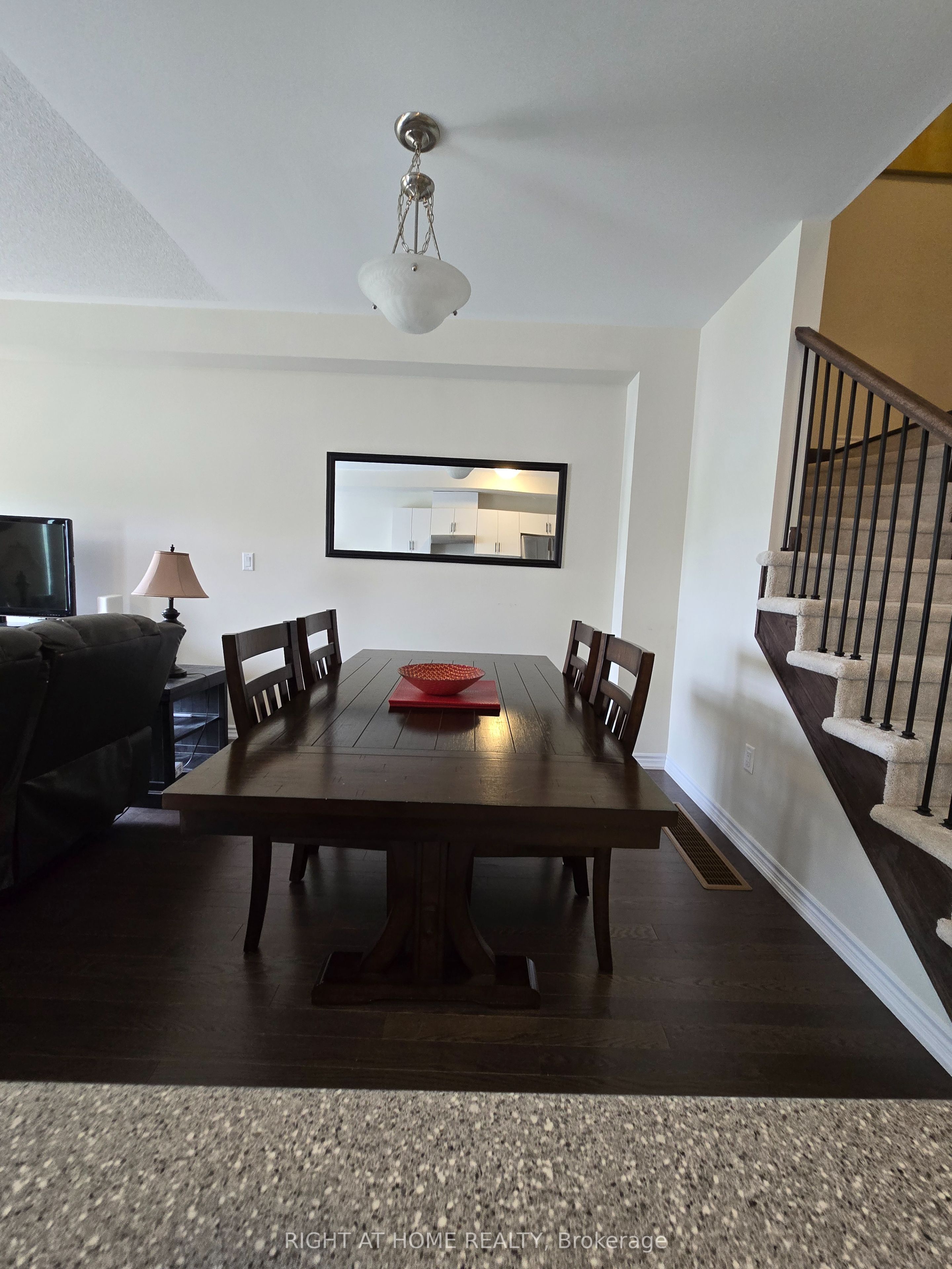 98 NW Senay Circle NW, Clarington, ON L1E 0G9 photo 4