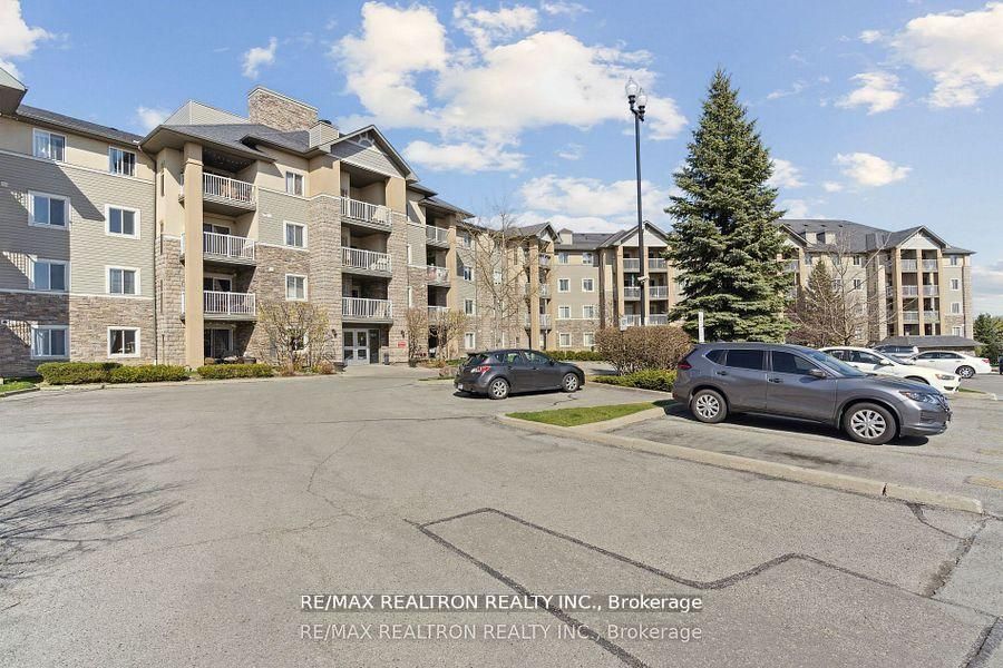 684 Warden Avenue 103, Toronto, ON M1L 4W4 photo 2