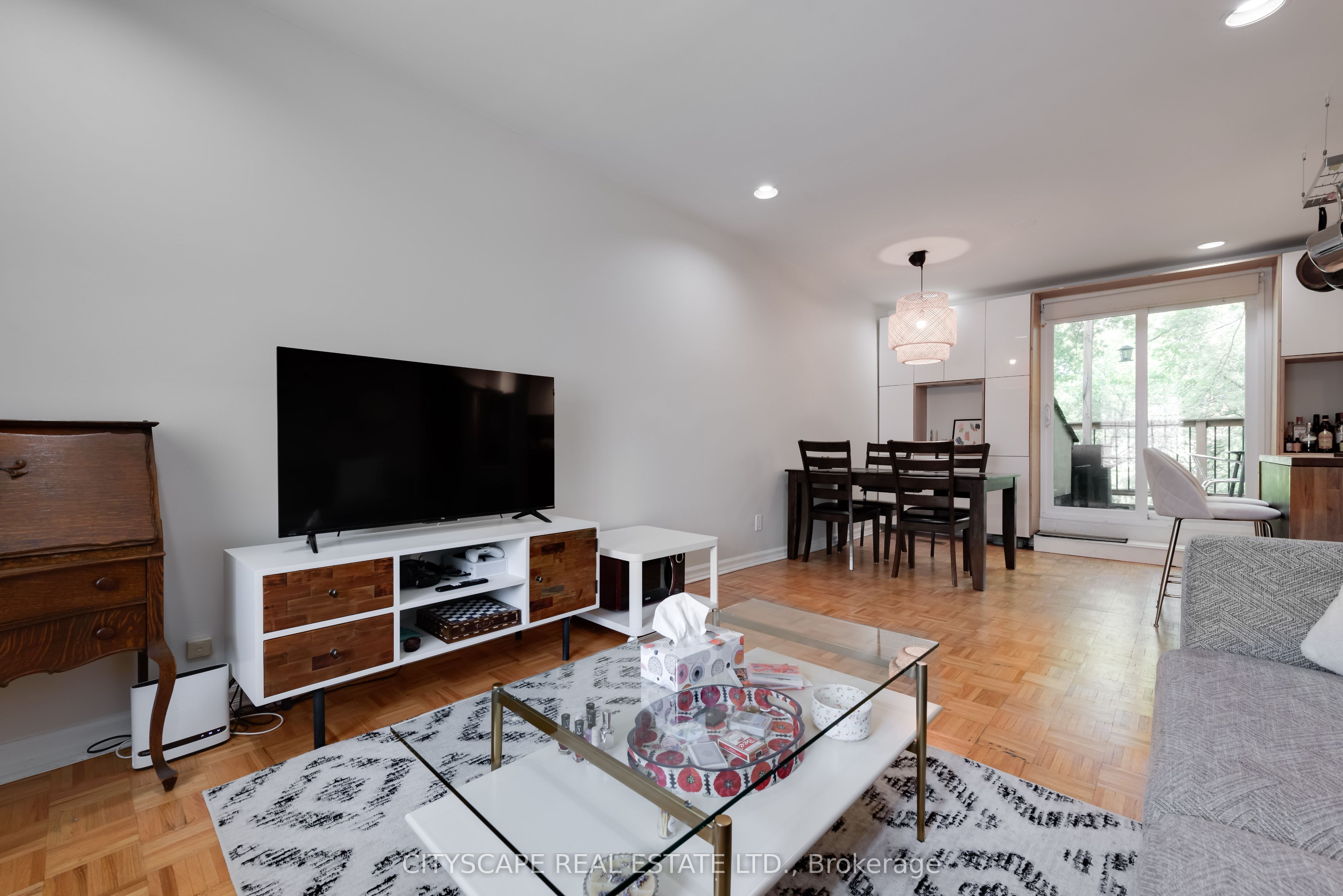 193 Coxwell Avenue Upper, Toronto, ON M4L 3B4 photo 3