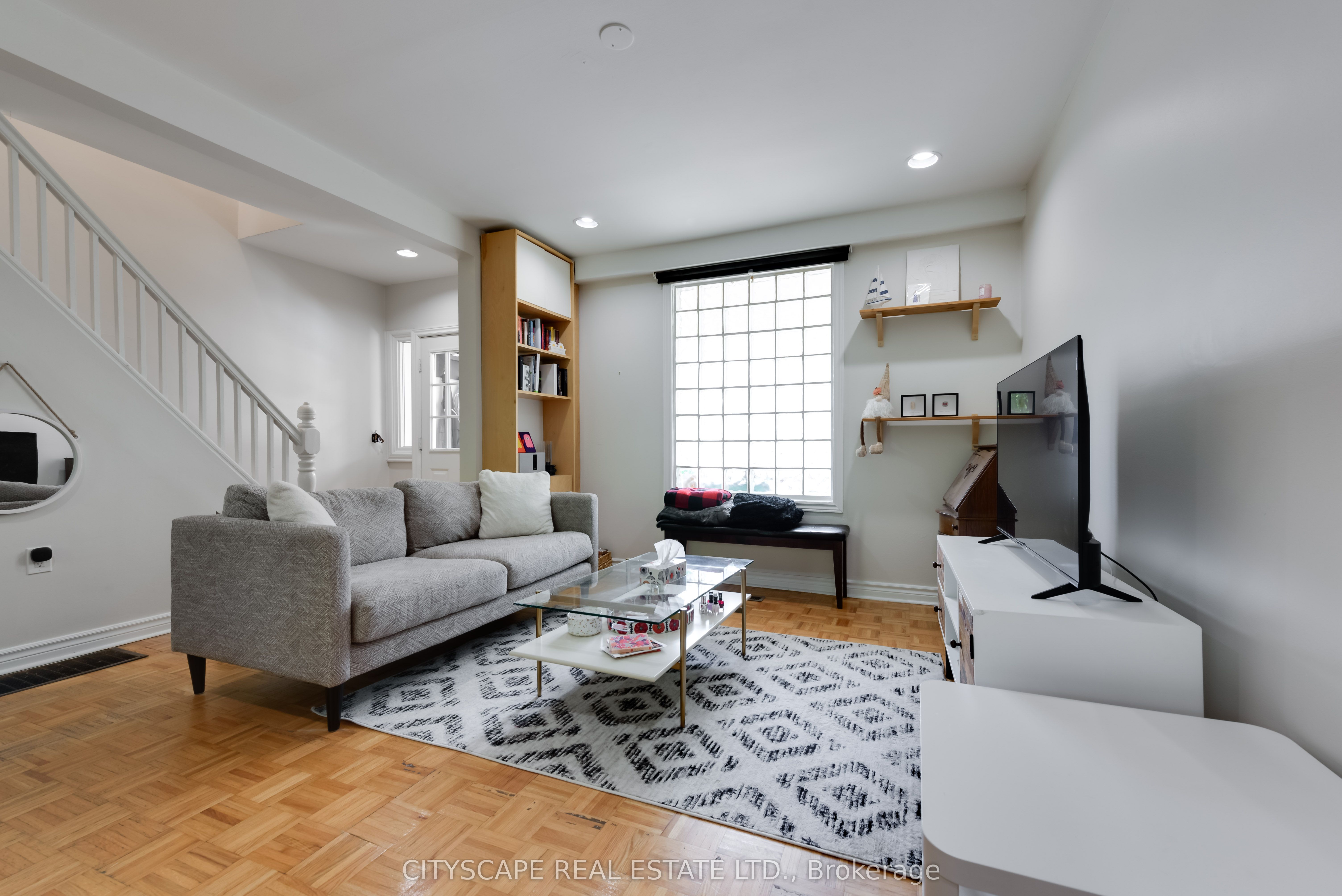 193 Coxwell Avenue Upper, Toronto, ON M4L 3B4 photo 4