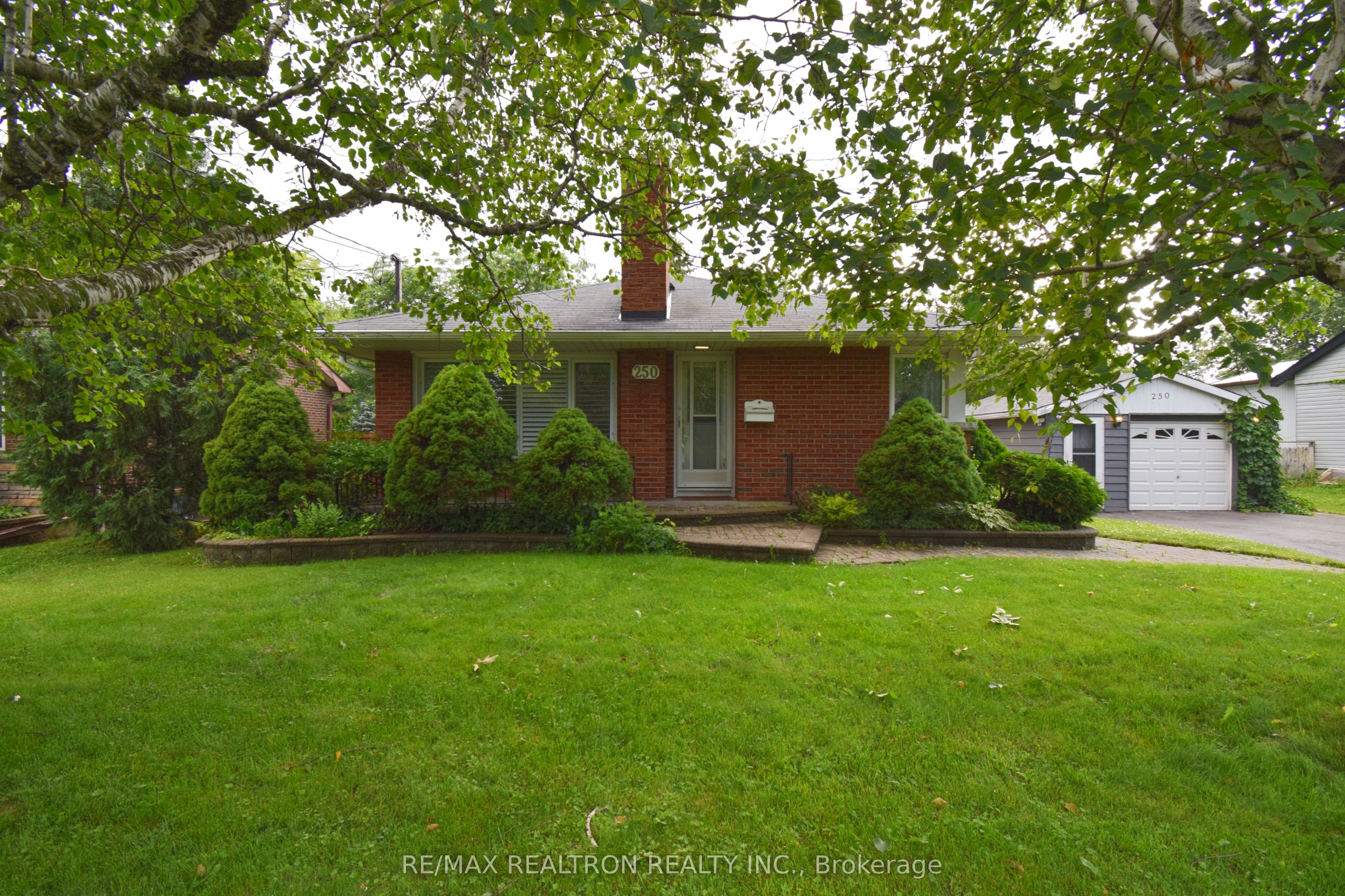 250 Meadow Road, Whitby, ON L1N 3K2 photo 3