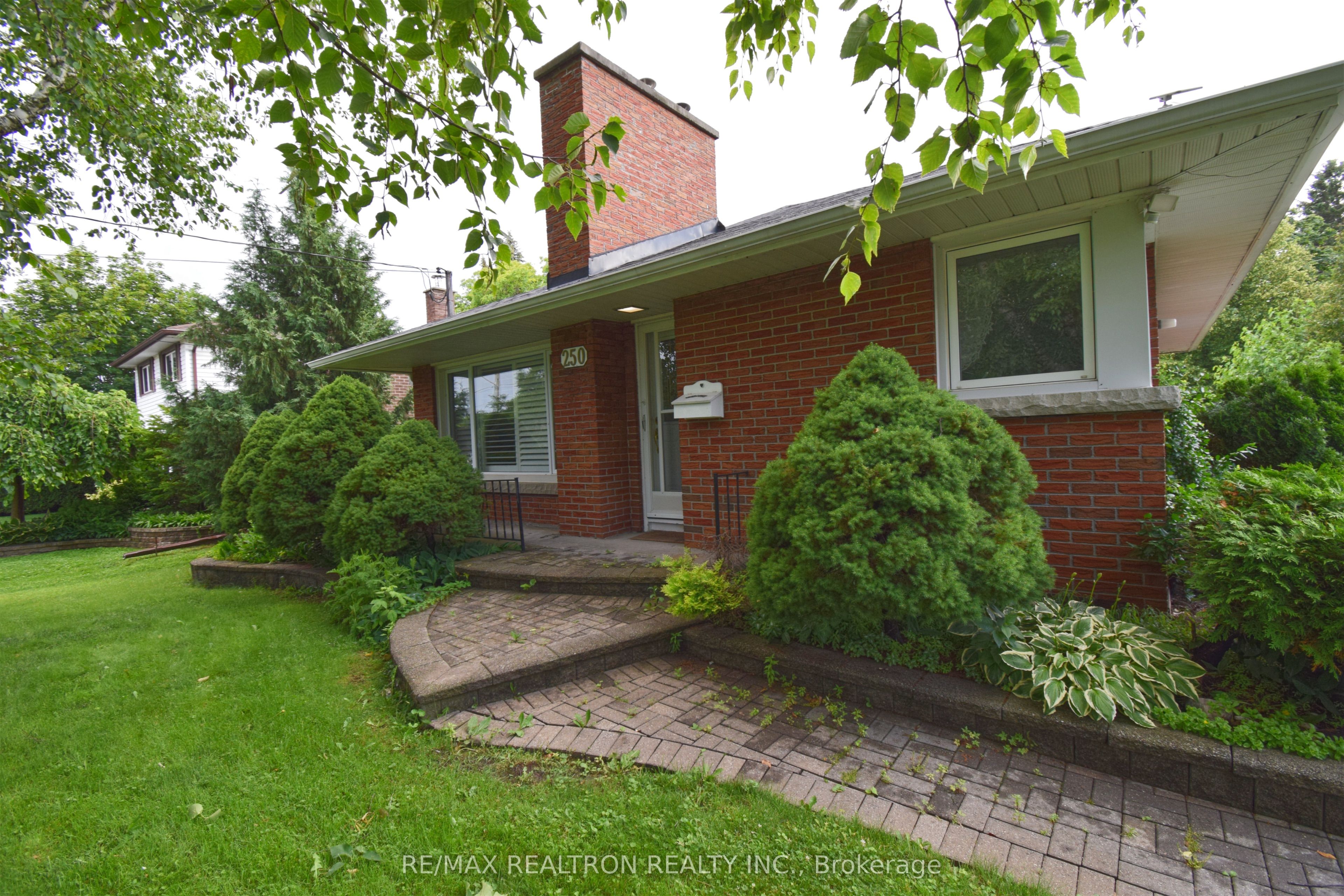 250 Meadow Road, Whitby, ON L1N 3K2 photo 4