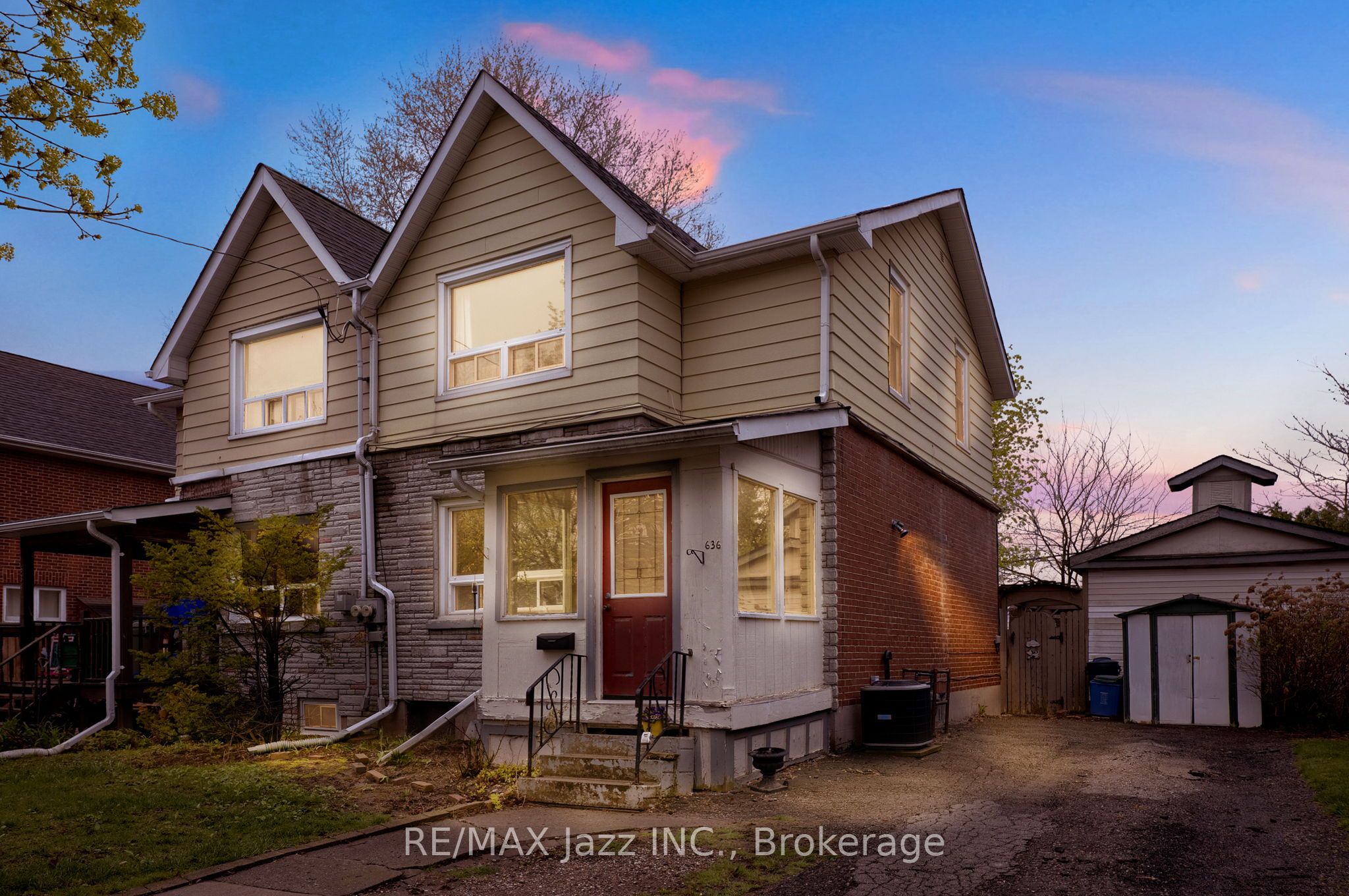 636 Carnegie Avenue, Oshawa, ON L1G 4R3