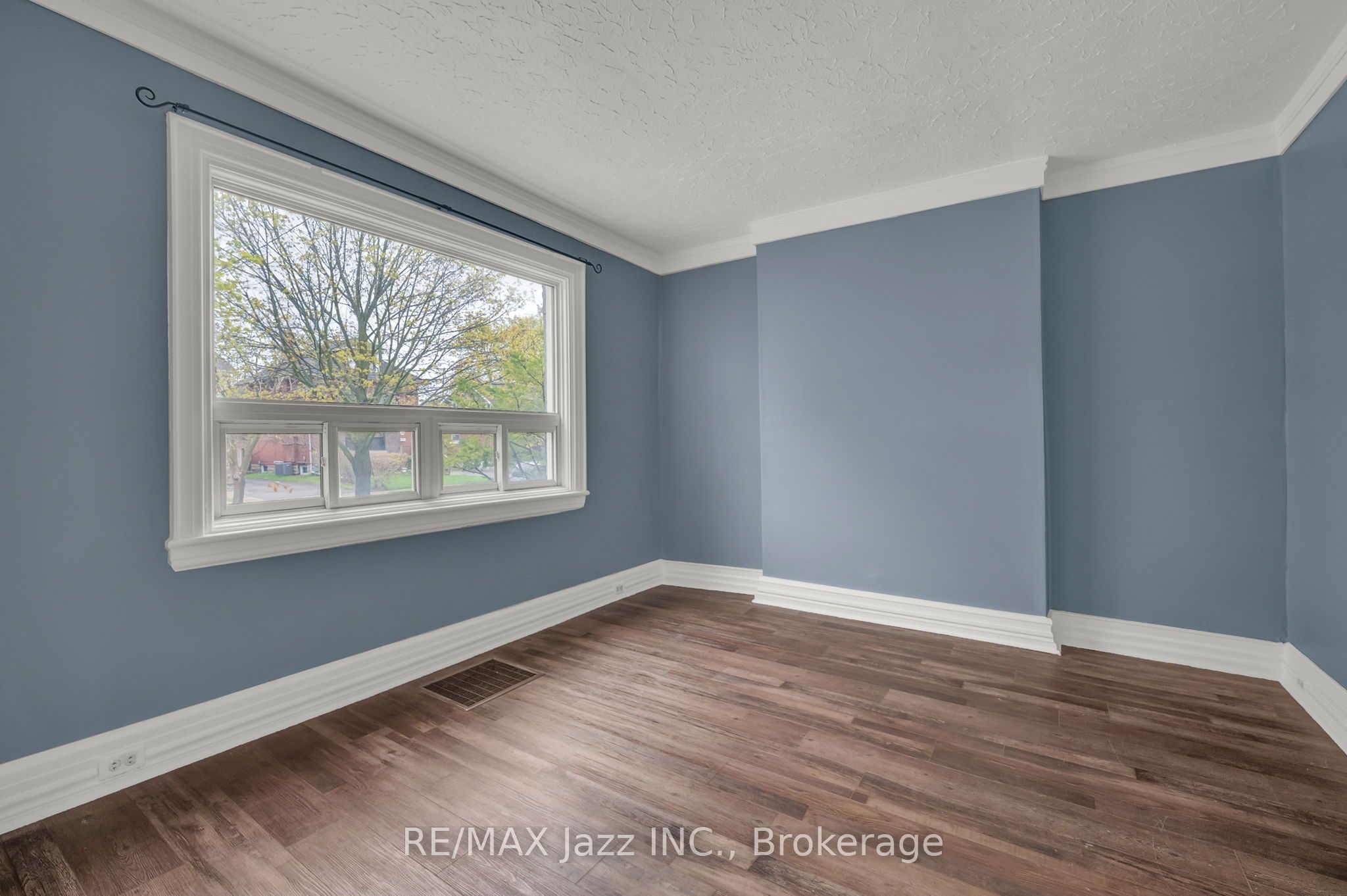 636 Carnegie Avenue, Oshawa, ON L1G 4R3 photo 4