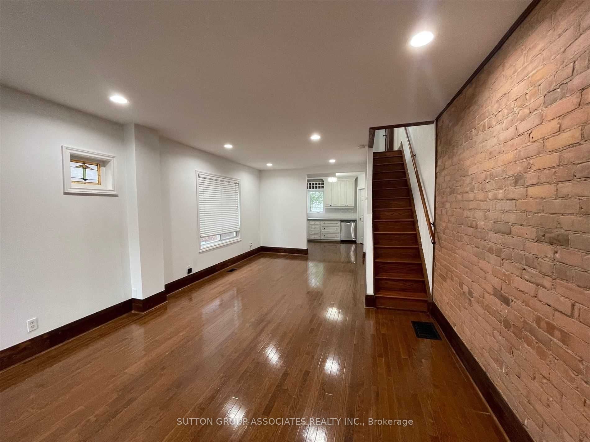 88 Kent Road, Toronto, ON M4L 2X6 photo 2