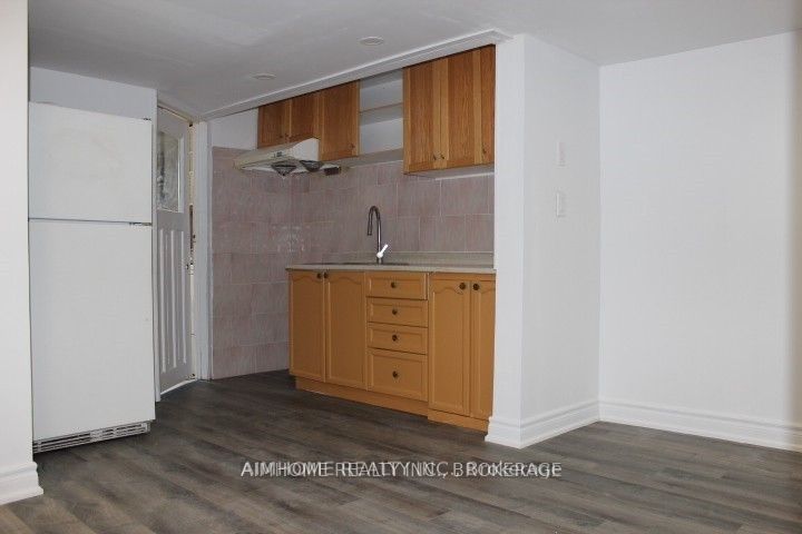 11 Hallbank Terrace Lower, Toronto, ON M1S 2V8 photo 3
