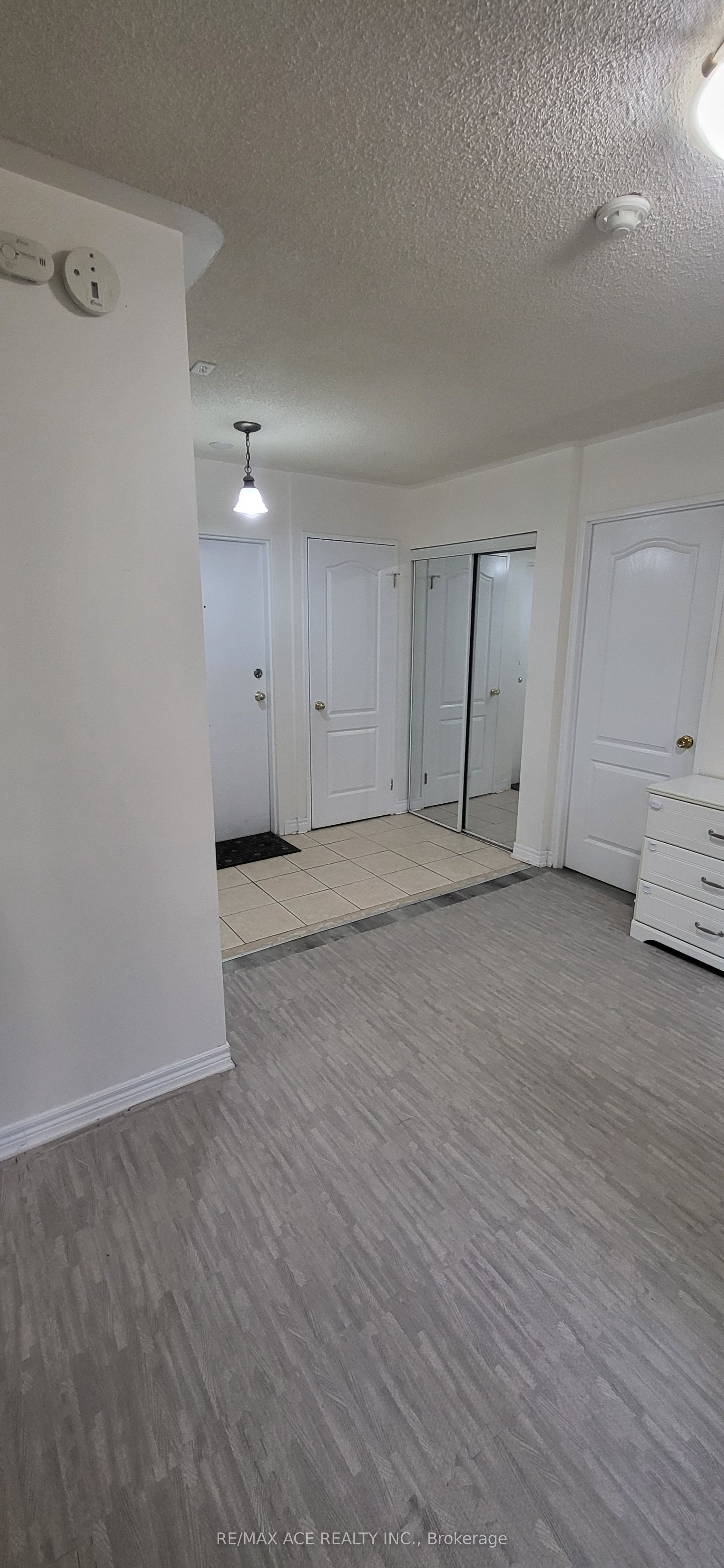 10 Stonehill Court 107, Toronto, ON M1W 2X8 photo 4