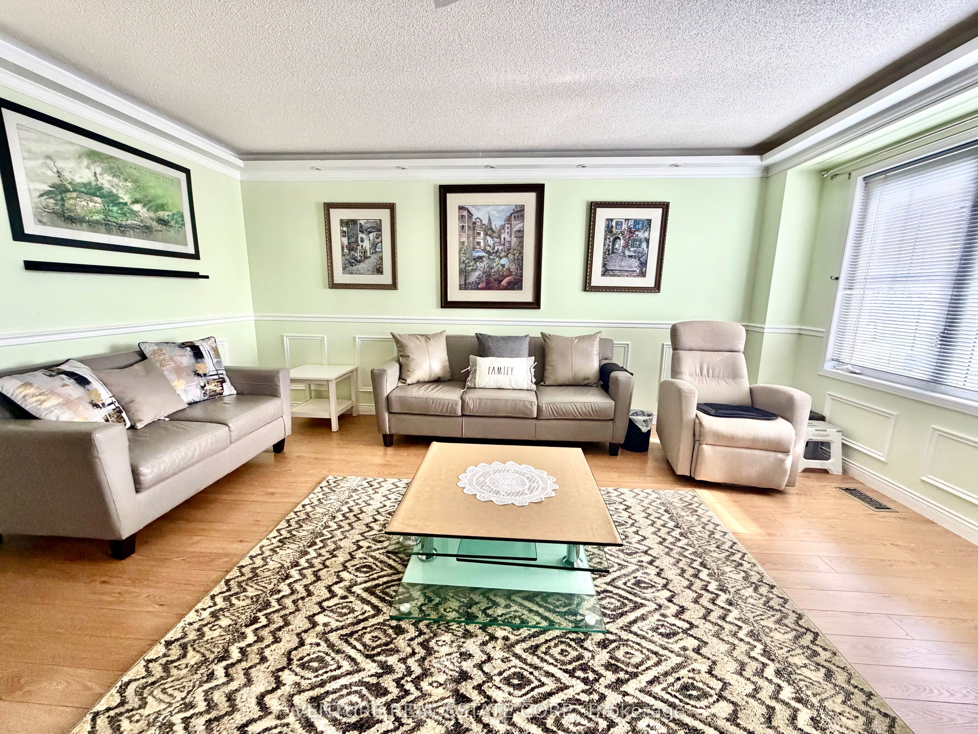 65 Mike Myers Drive, Toronto, ON M1P 5G4 photo 4