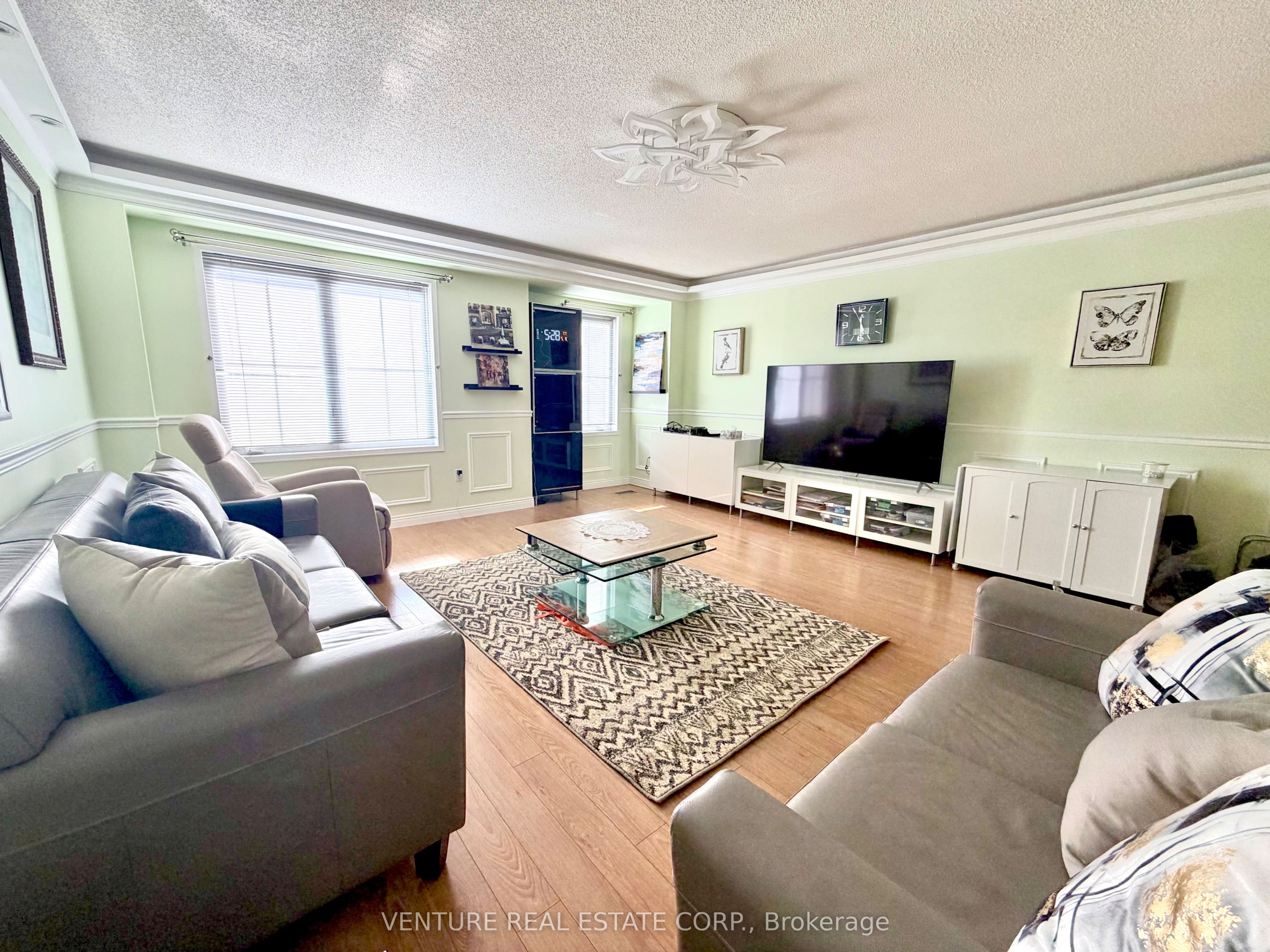 65 Mike Myers Drive, Toronto, ON M1P 5G4 photo 5