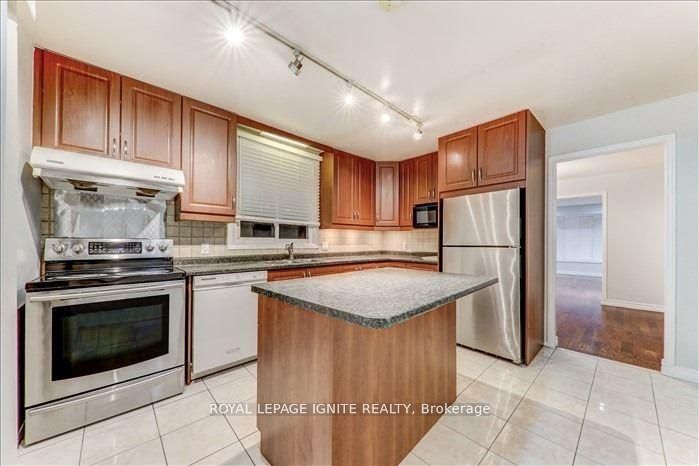 23 Longbow Square, Toronto, ON M1W 2W6 photo 5