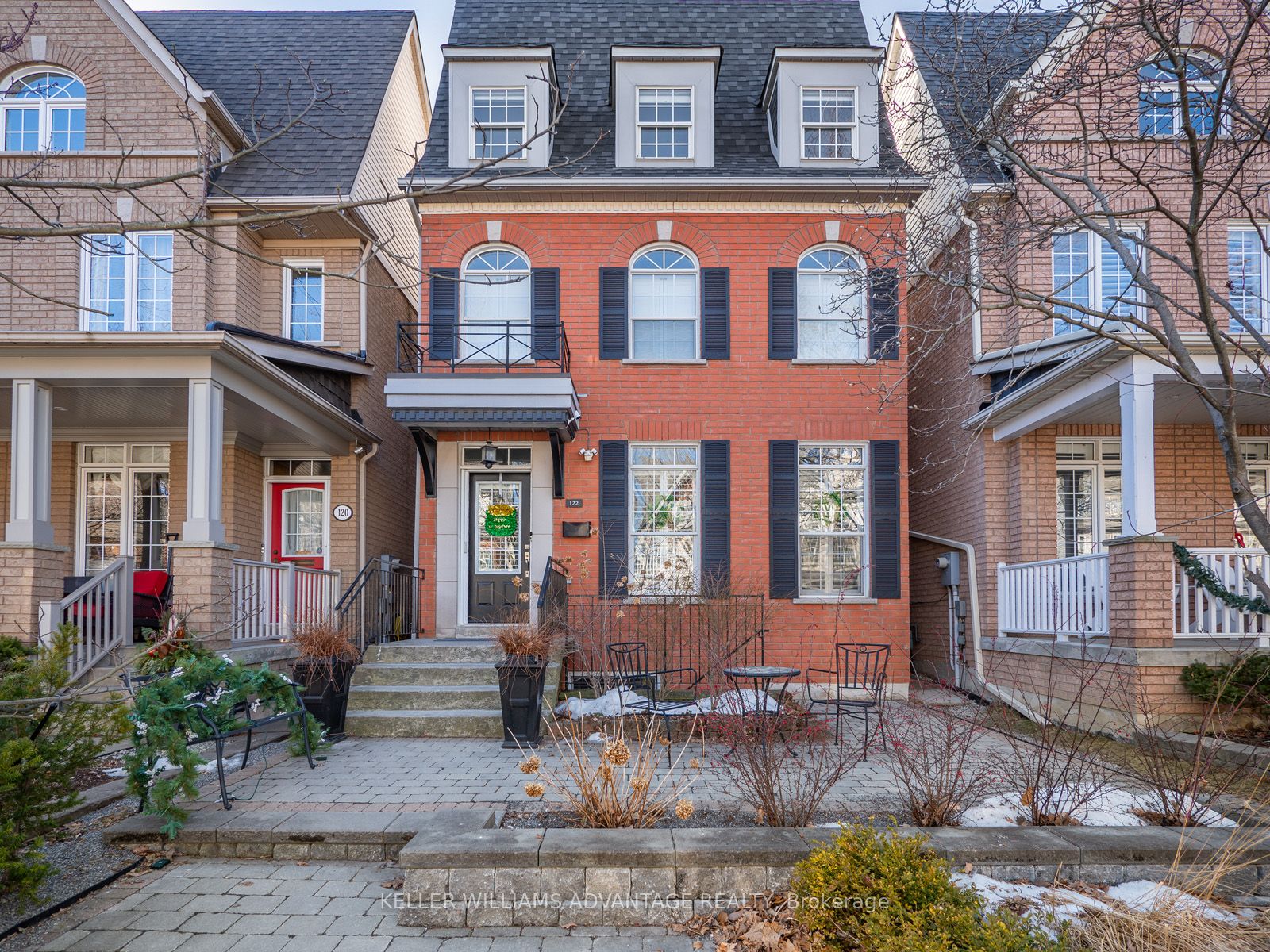 122 Boardwalk Drive Lower, Toronto, ON M4L 3X4 photo 2