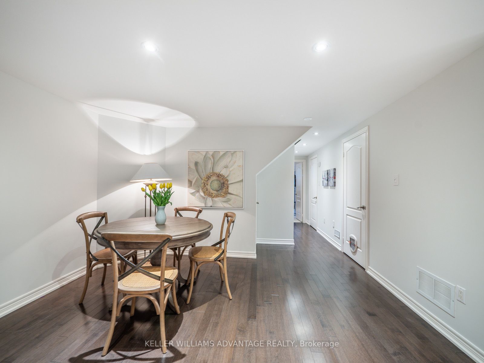 122 Boardwalk Drive Lower, Toronto, ON M4L 3X4 photo 5