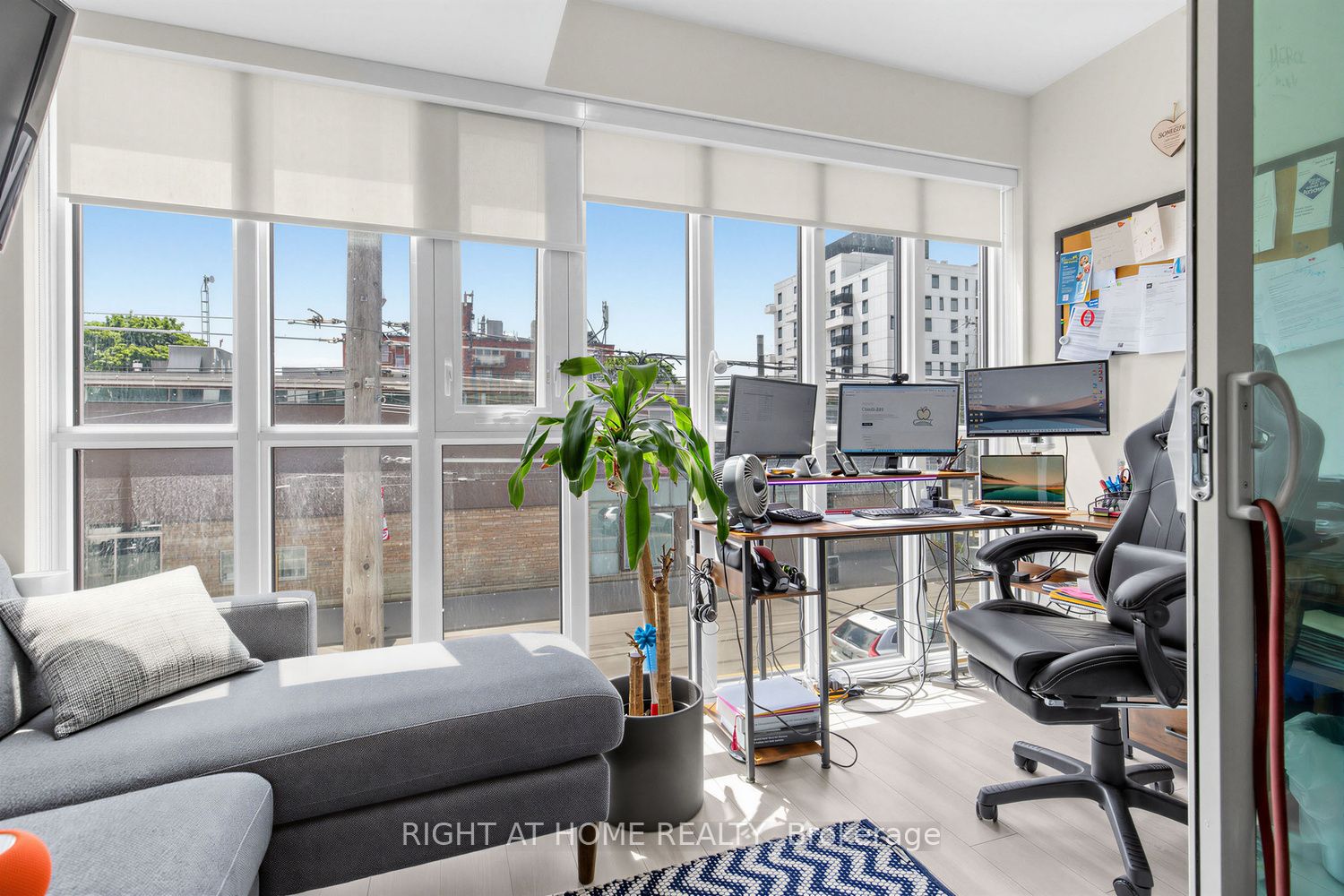 1630 Queen Street E 211, Toronto, ON M4L 0B3 photo 3