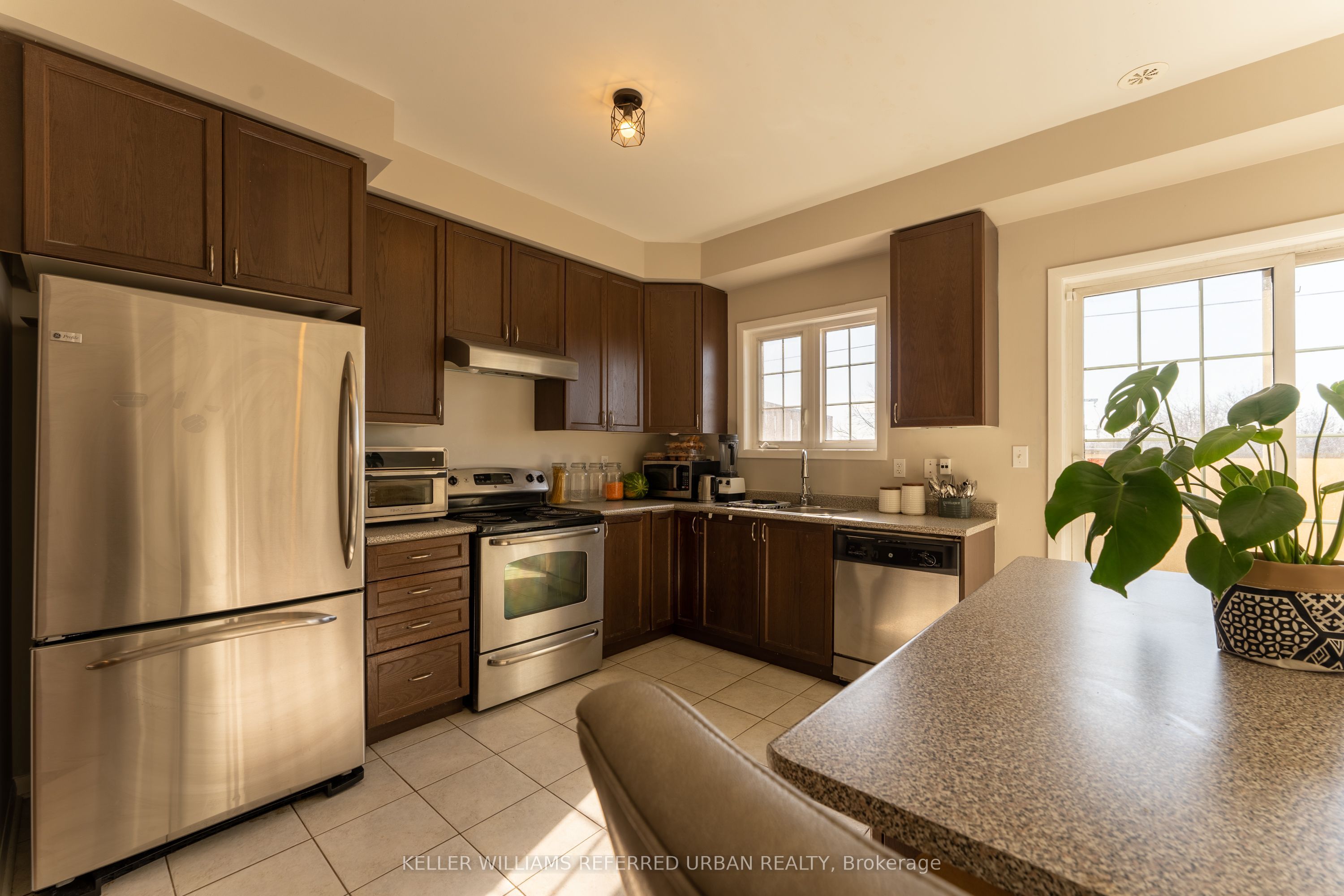 1250 St Martins Drive 14, Pickering, ON L1W 0A2 photo 3