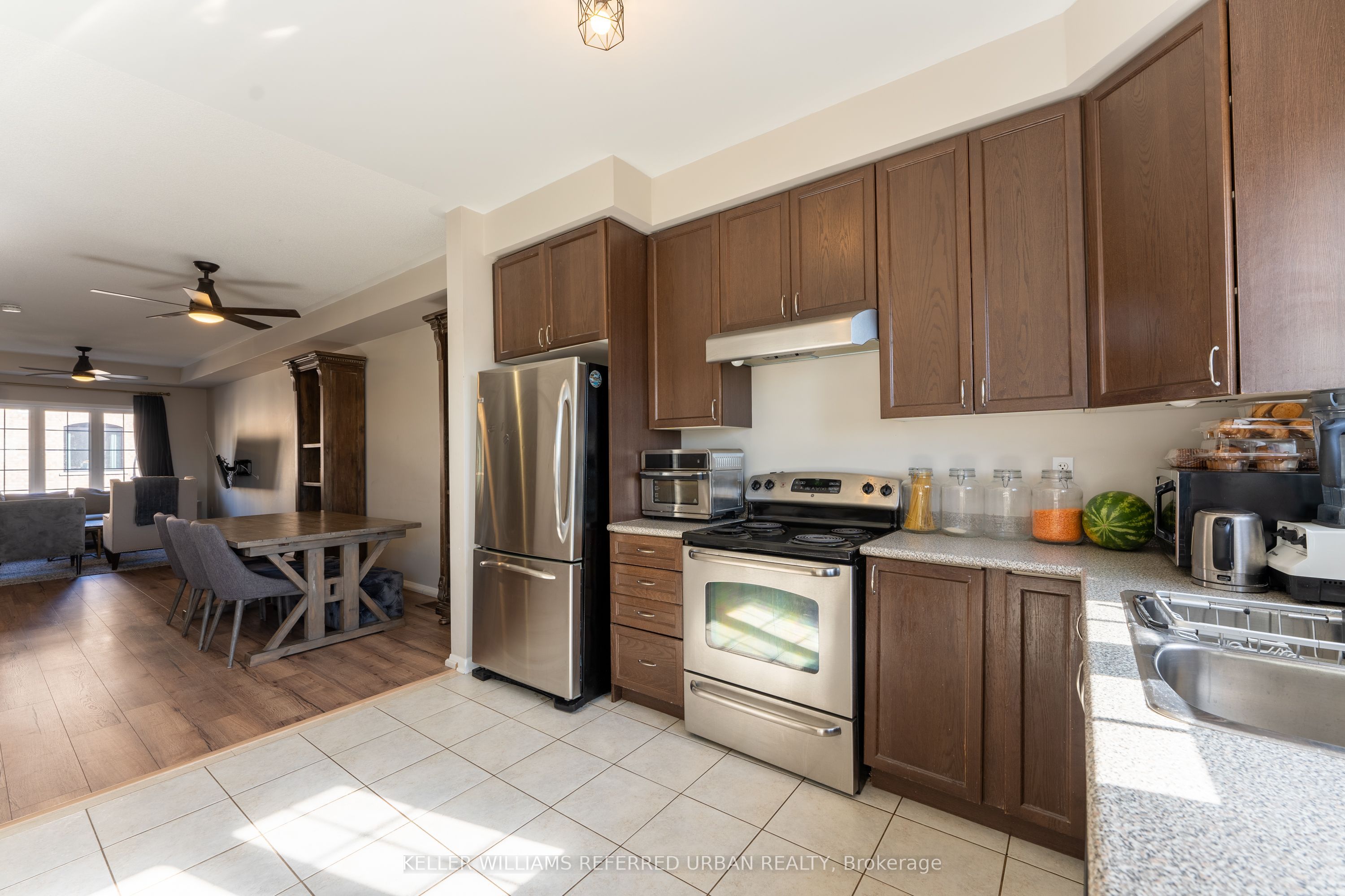 1250 St Martins Drive 14, Pickering, ON L1W 0A2 photo 4