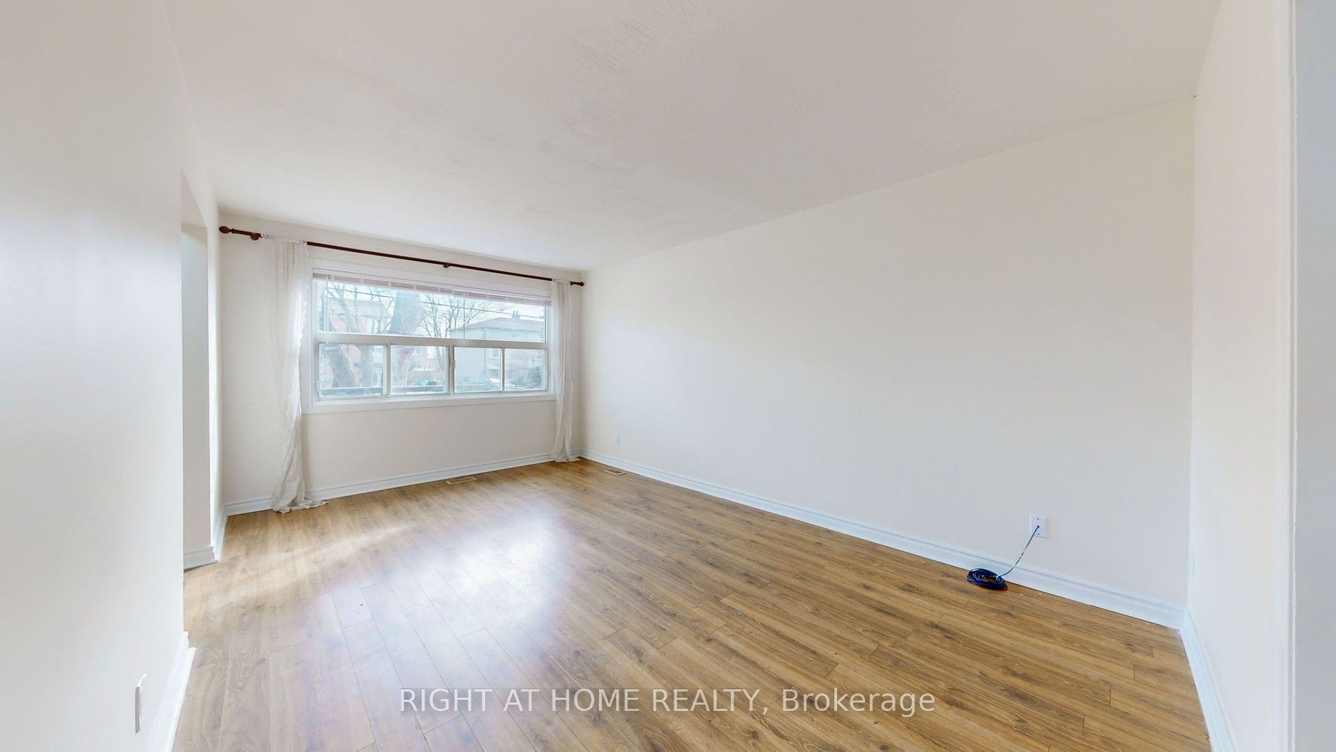 126 Celeste Drive Main, Toronto, ON M1E 2V1 photo 5