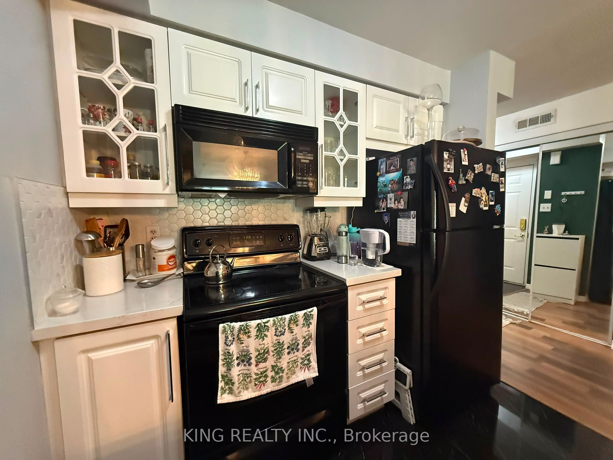 19 Petra Way 1, Whitby, ON L1R 0A6 photo 3