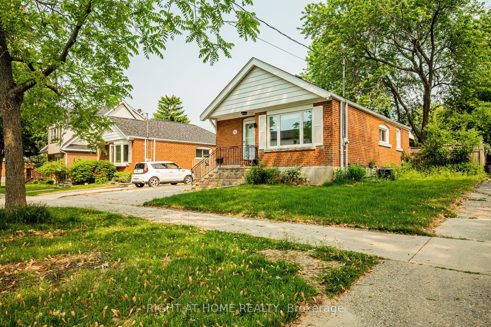 32 Florens Avenue, Toronto, ON M1L 1R6 photo 3