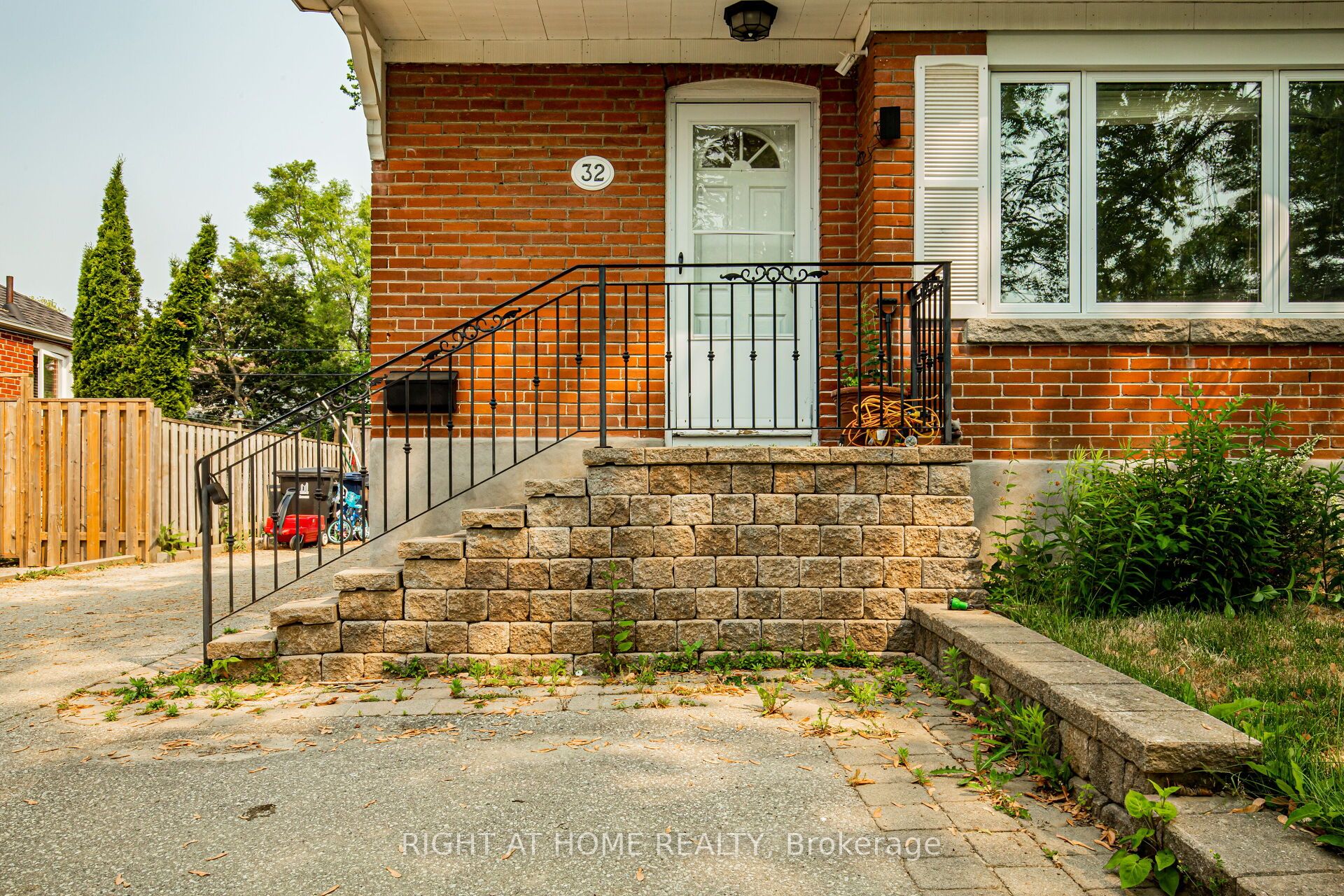32 Florens Avenue, Toronto, ON M1L 1R6 photo 4