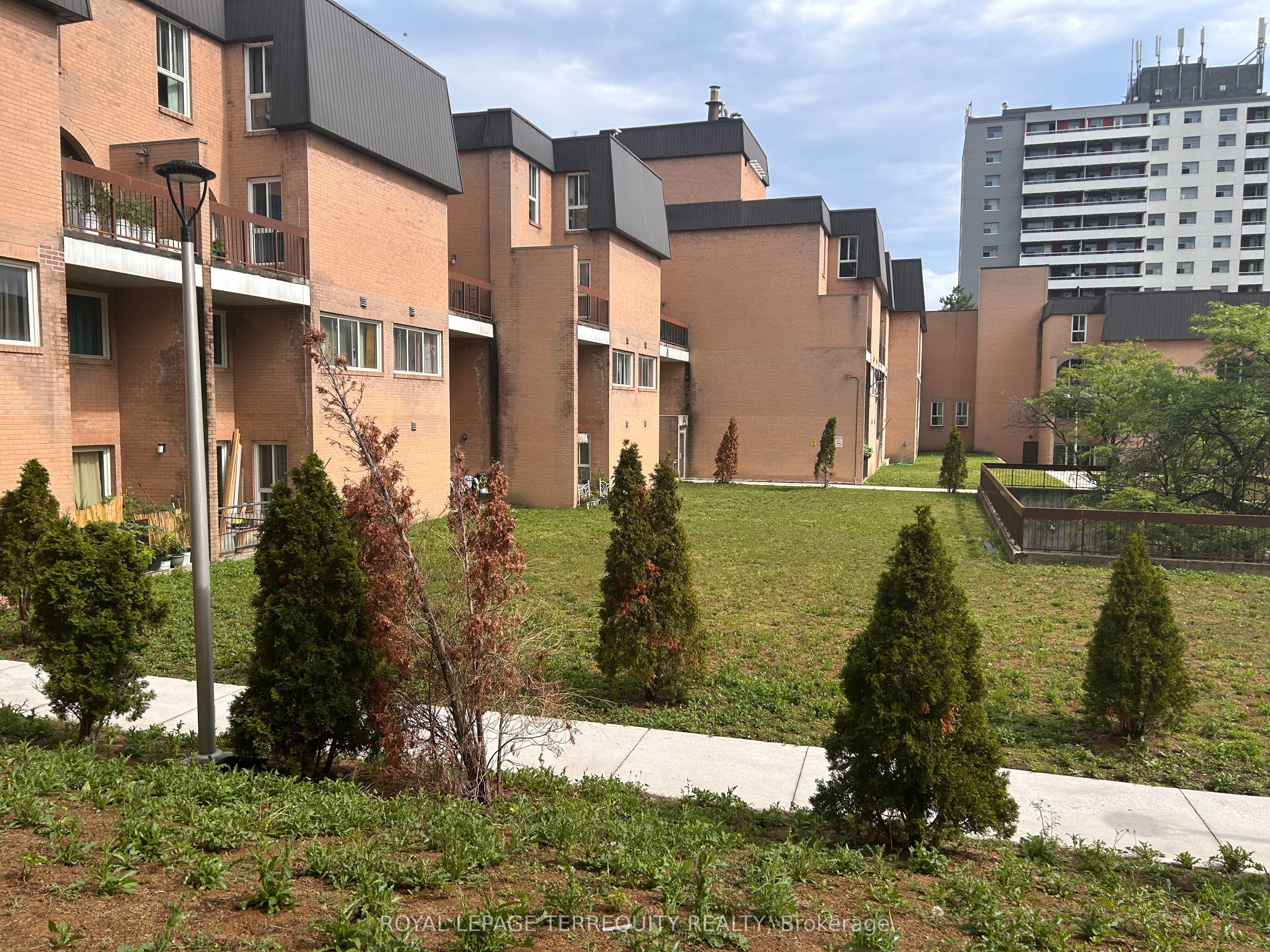100 Mornelle Court 1070, Toronto, ON M1E 4X2 photo 2