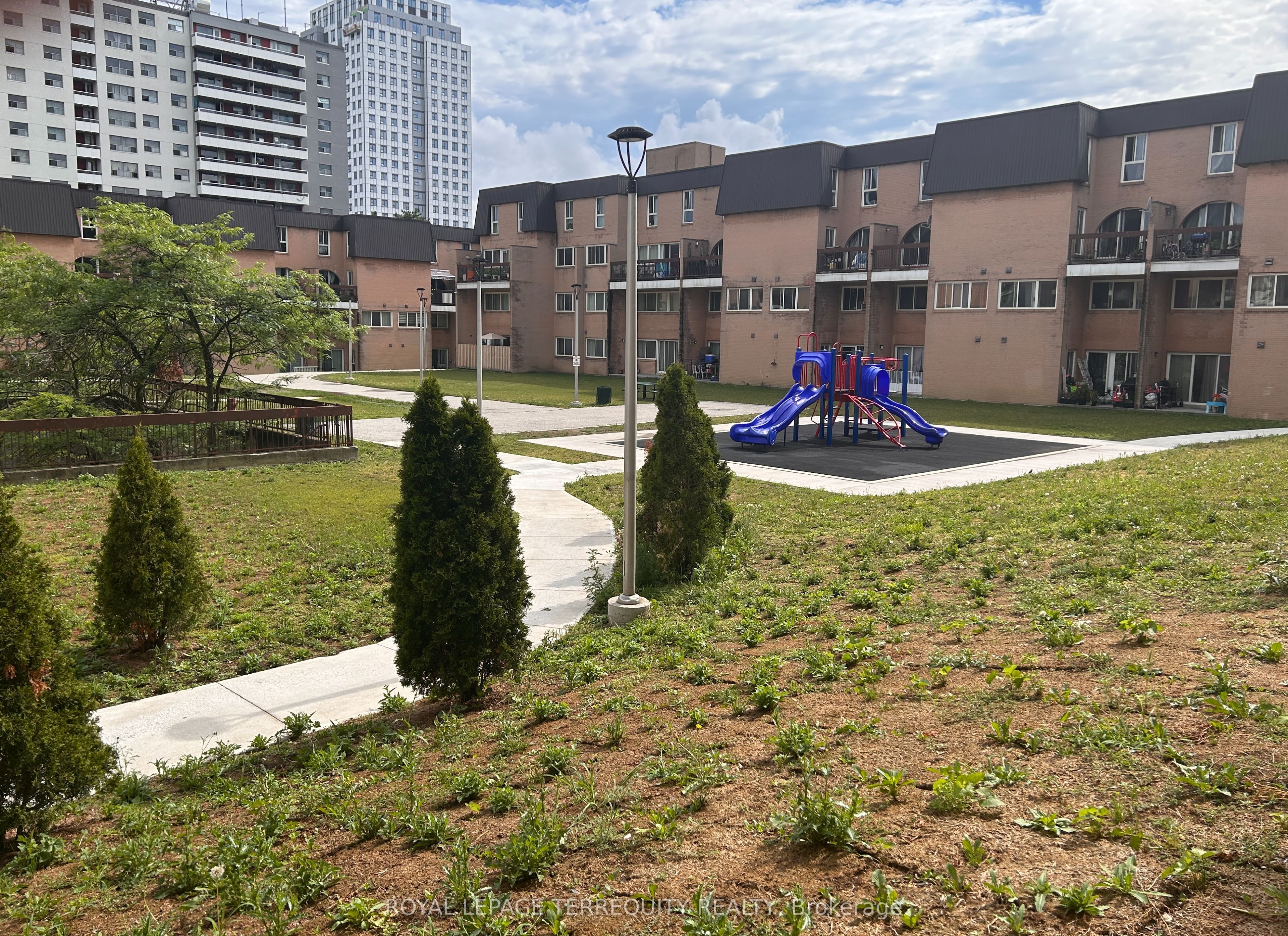 100 Mornelle Court 1070, Toronto, ON M1E 4X2 photo 3