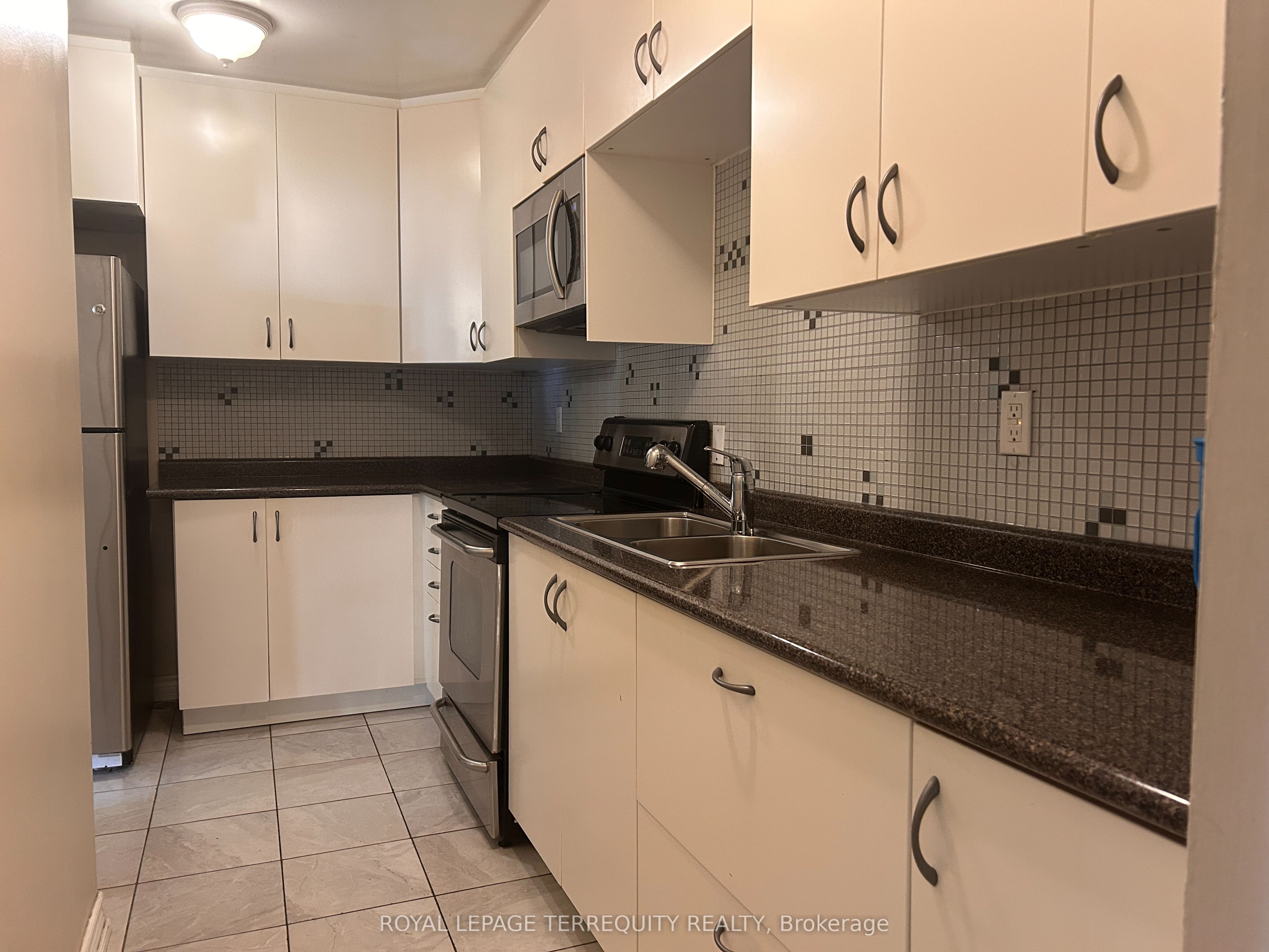 100 Mornelle Court 1070, Toronto, ON M1E 4X2 photo 5