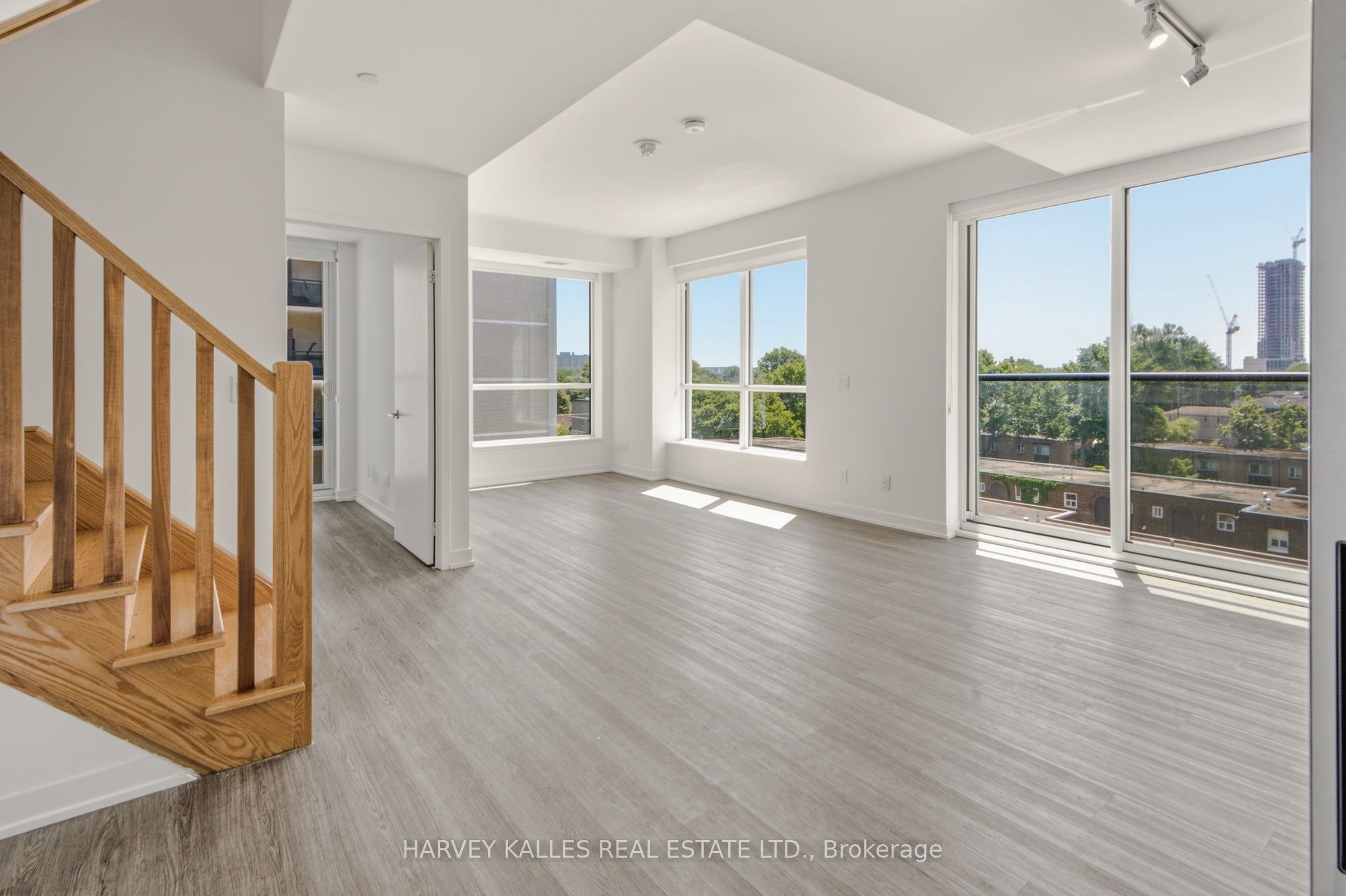 94 Eastdale Avenue 524, Toronto, ON M4C 5A1