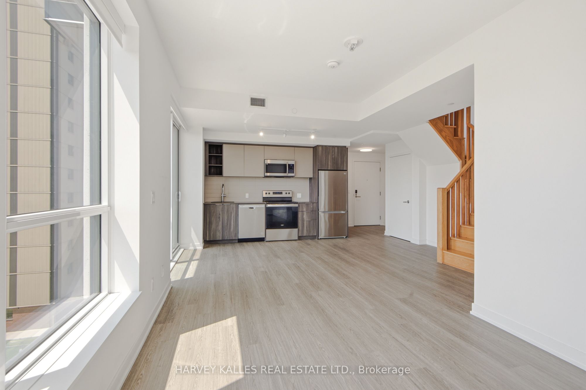 94 Eastdale Avenue 524, Toronto, ON M4C 5A1 photo 2