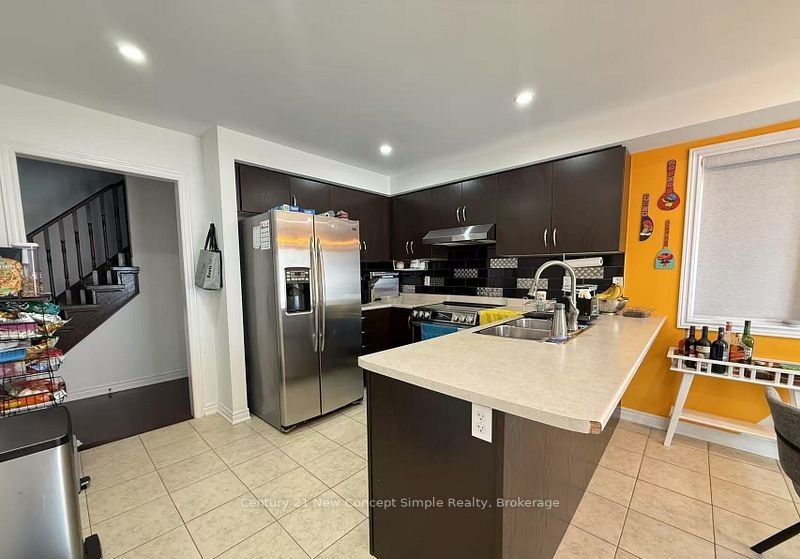 17 Kirkland Place, Whitby, ON L1P 1X3 photo 3