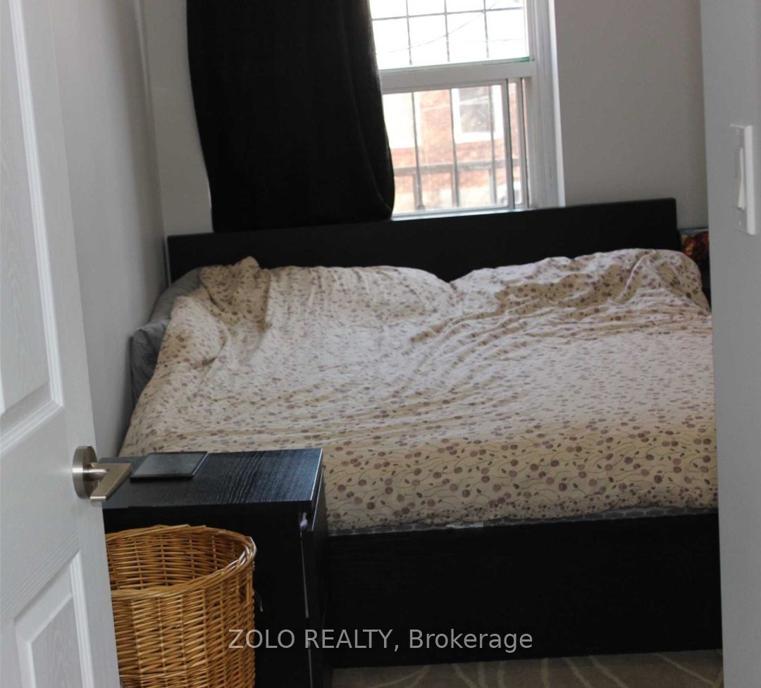 1549 O'CONNOR Drive, Toronto, ON M5B 2E7 photo 3