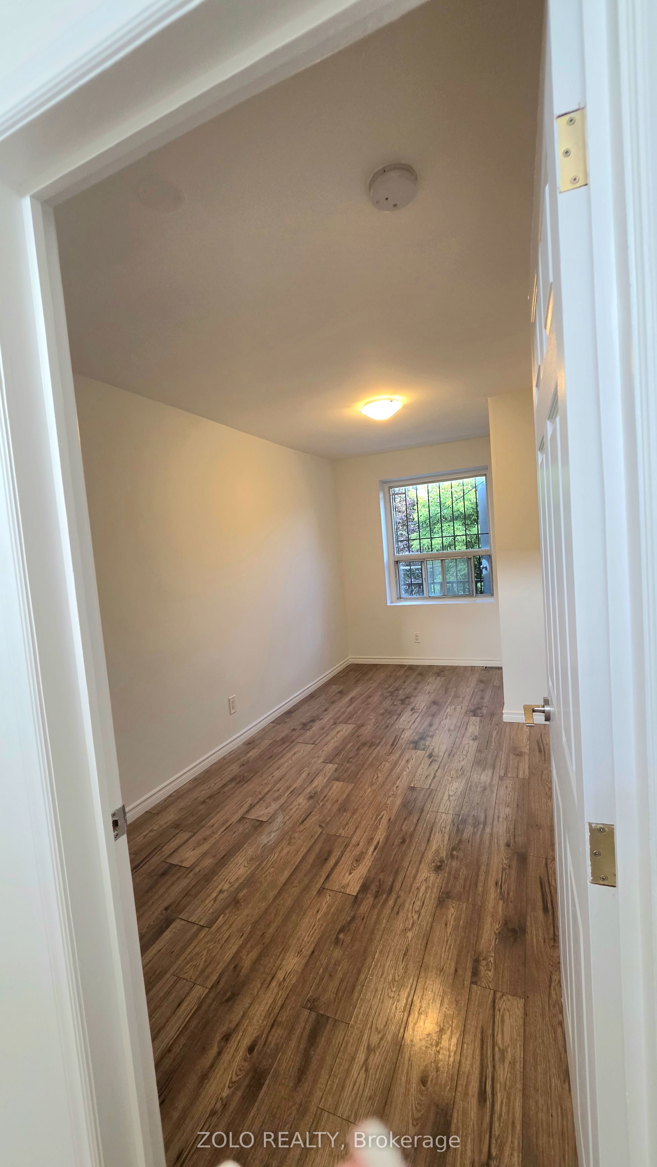 1549 O'CONNOR Drive, Toronto, ON M5B 2E7 photo 4
