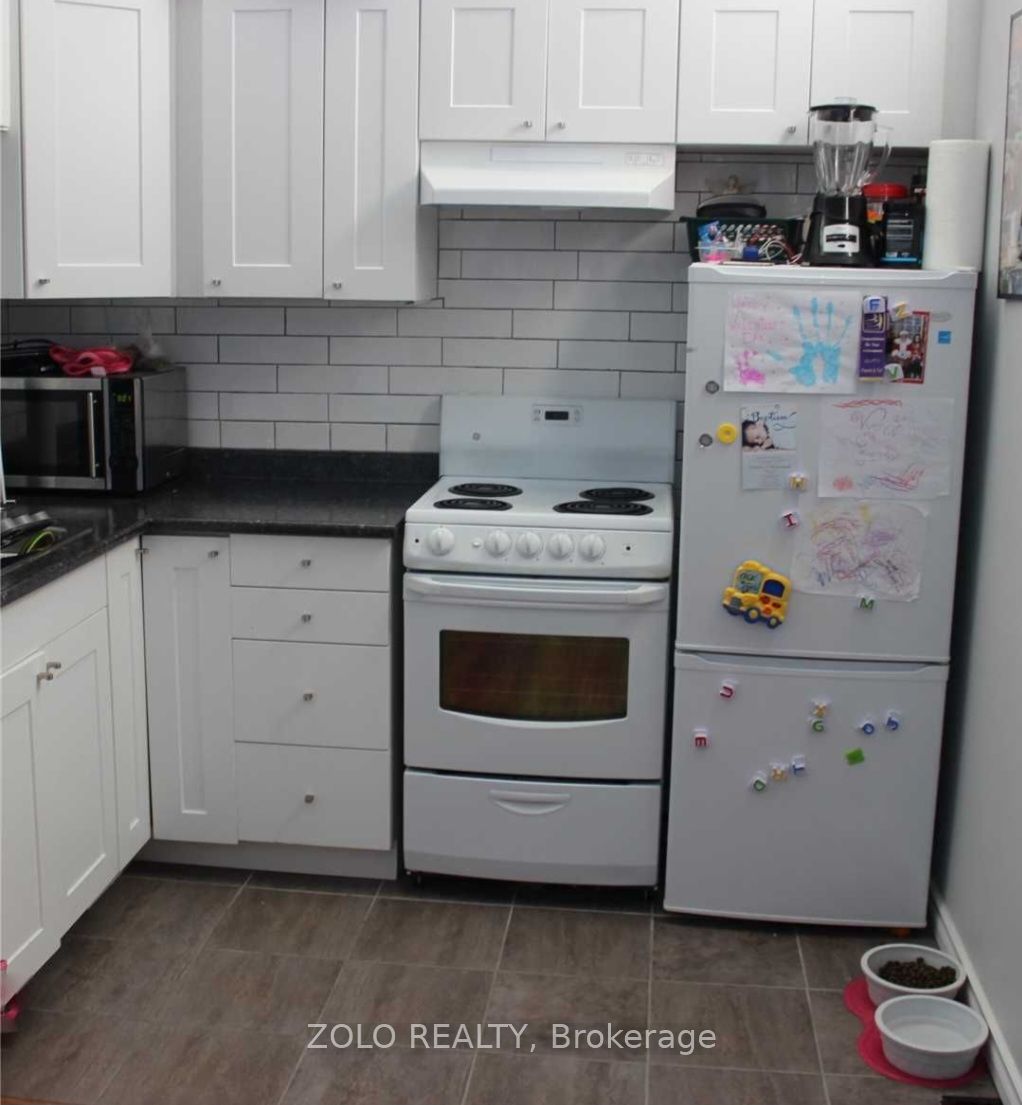 1549 O'CONNOR Drive, Toronto, ON M5B 2E7 photo 5