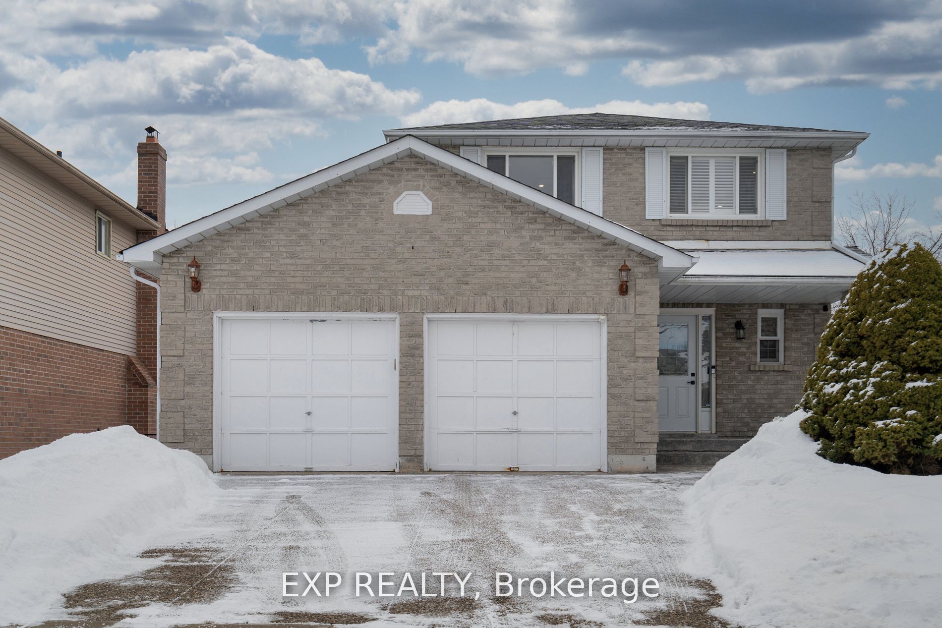 125 Overbank Drive, Oshawa, ON L1J 7Y9