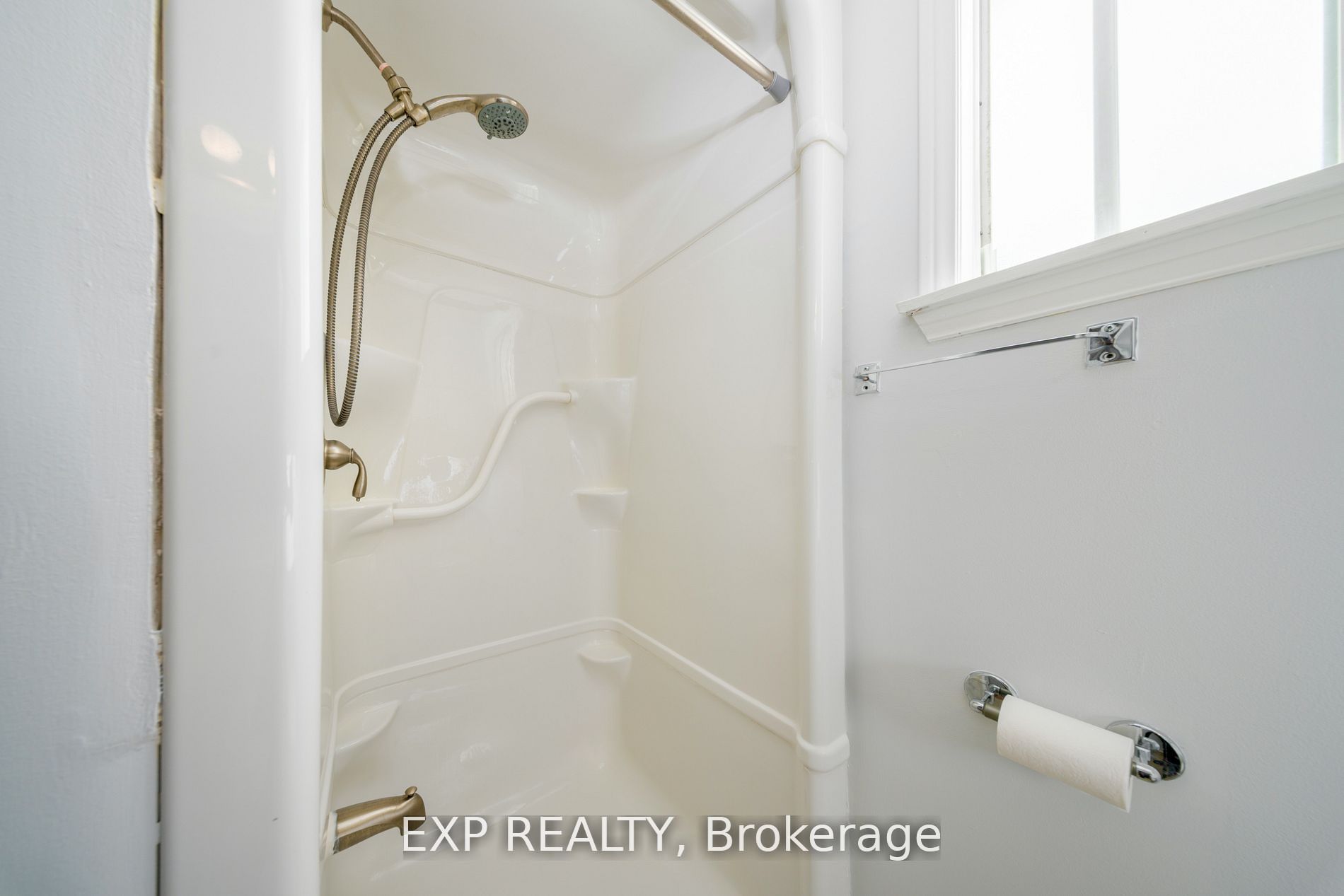 125 Overbank Drive, Oshawa, ON L1J 7Y9 photo 5