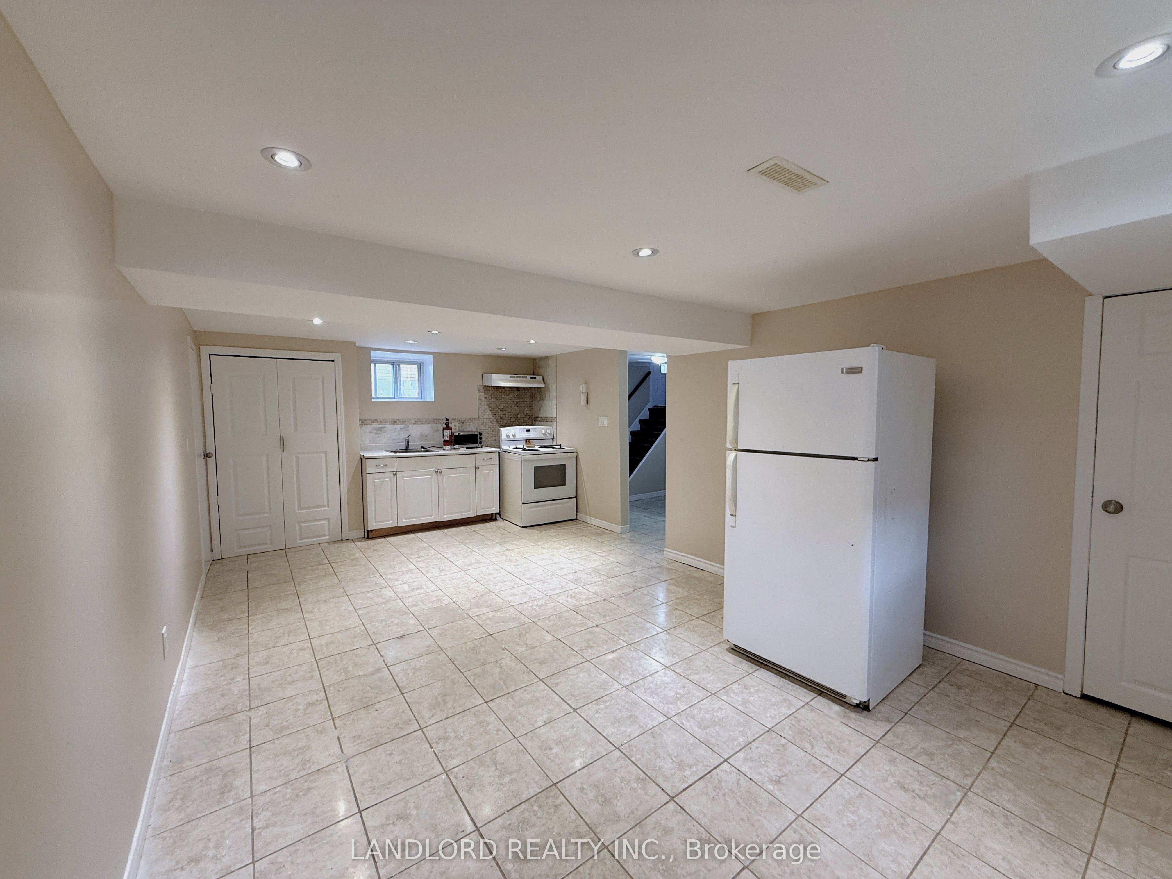 220 Ellington Drive Bsmt, Toronto, ON M1R 3Y4 photo 3