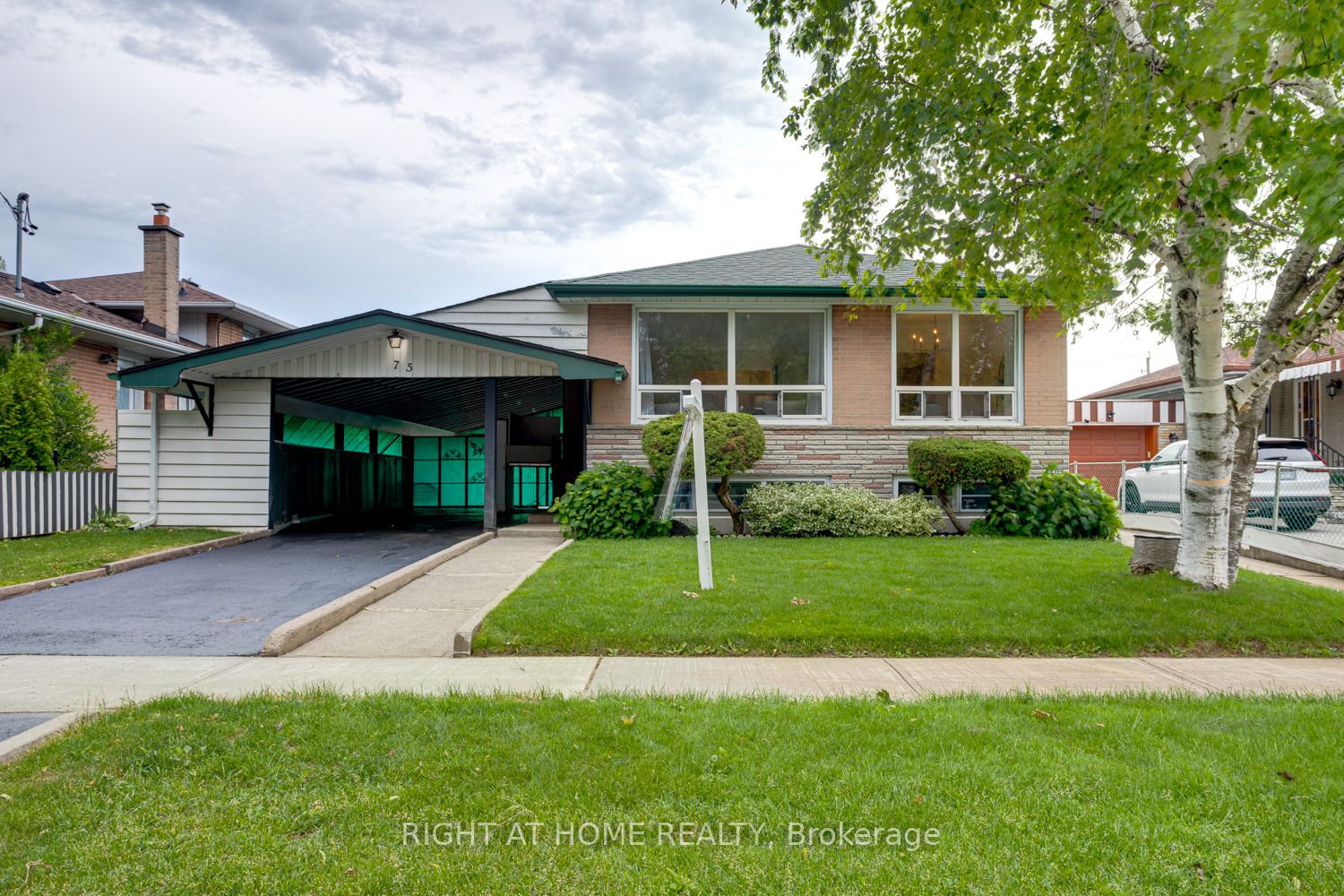 75 Milford Haven Drive, Toronto, ON M1G 3C9