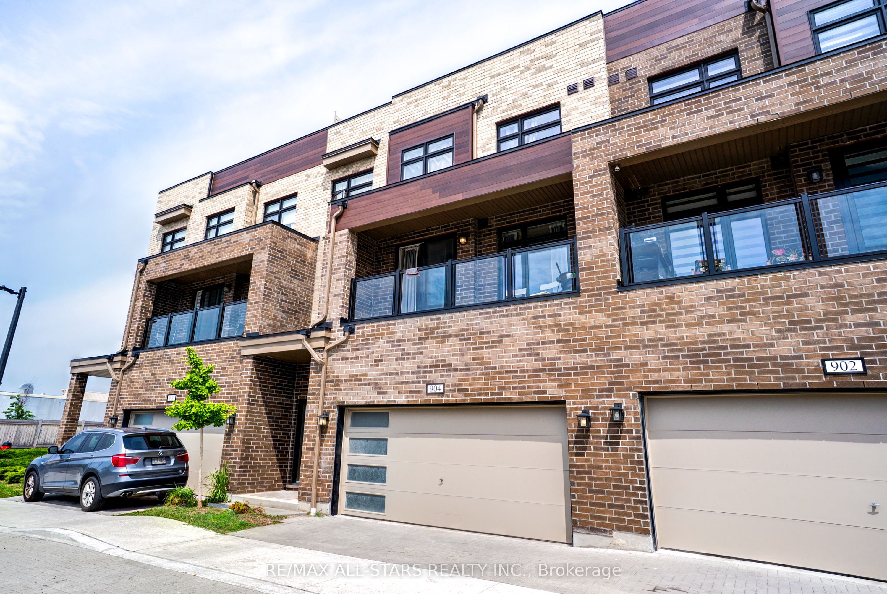 1865 Pickering Parkway #904, Pickering, ON L1V 0H2 photo 2