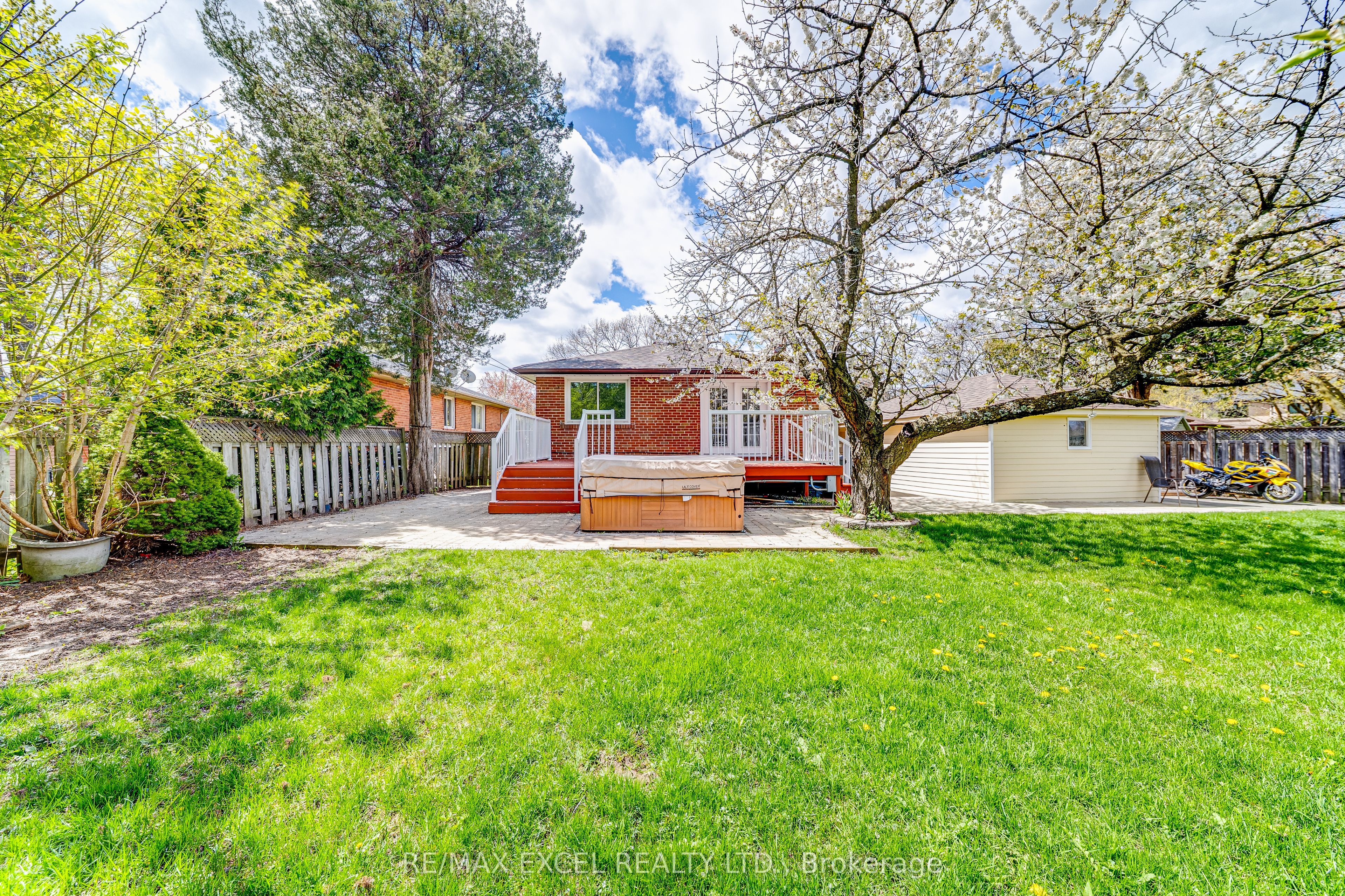 51 Tordale Crescent, Toronto, ON M1P 3X6 photo 2