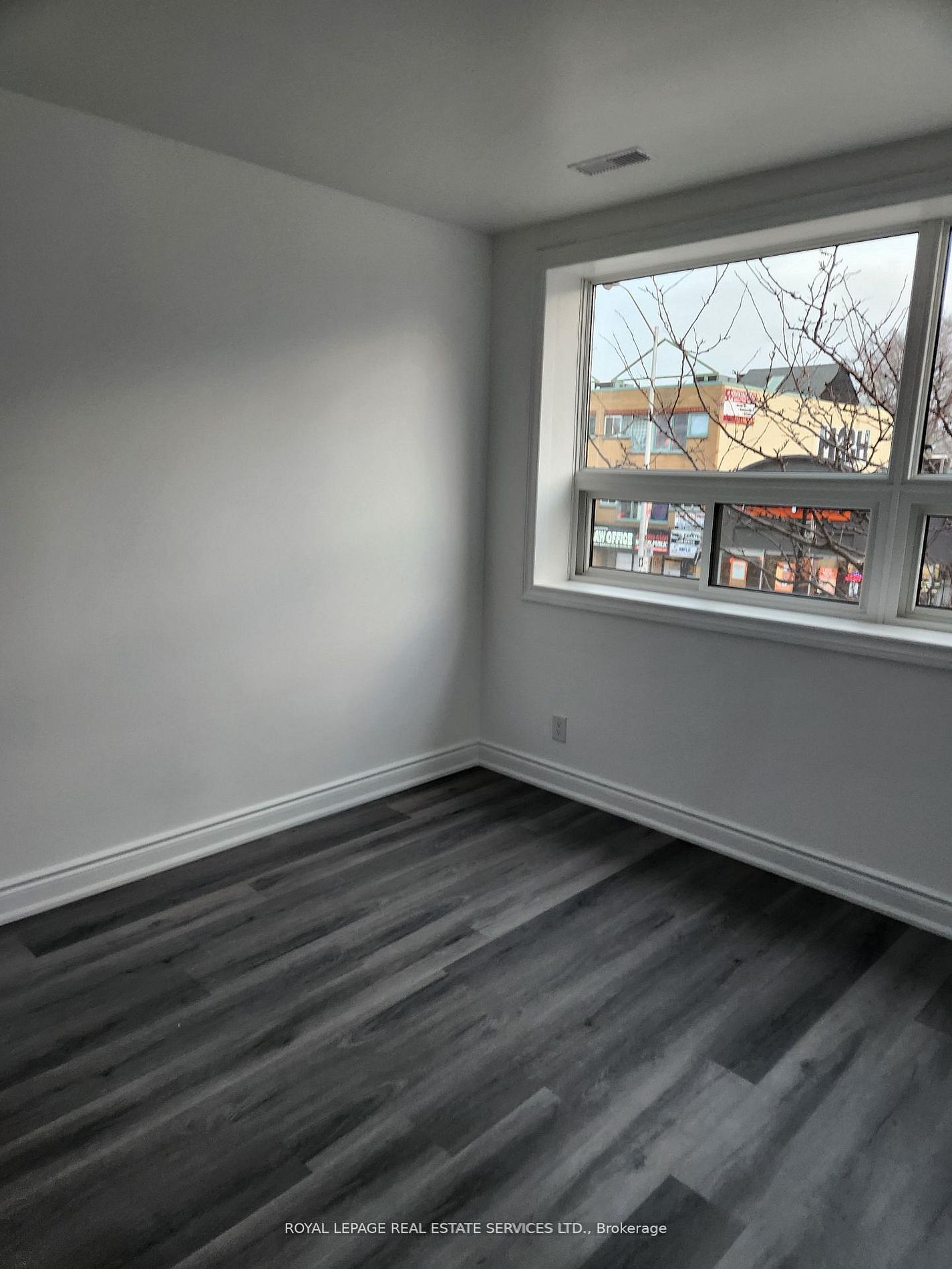 2820 Danforth Avenue 210, Toronto, ON M4C 1M1 photo 2