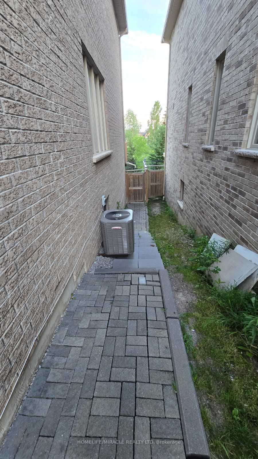 105 Stockell Crescent, Ajax, ON L1T 0M4 photo 2