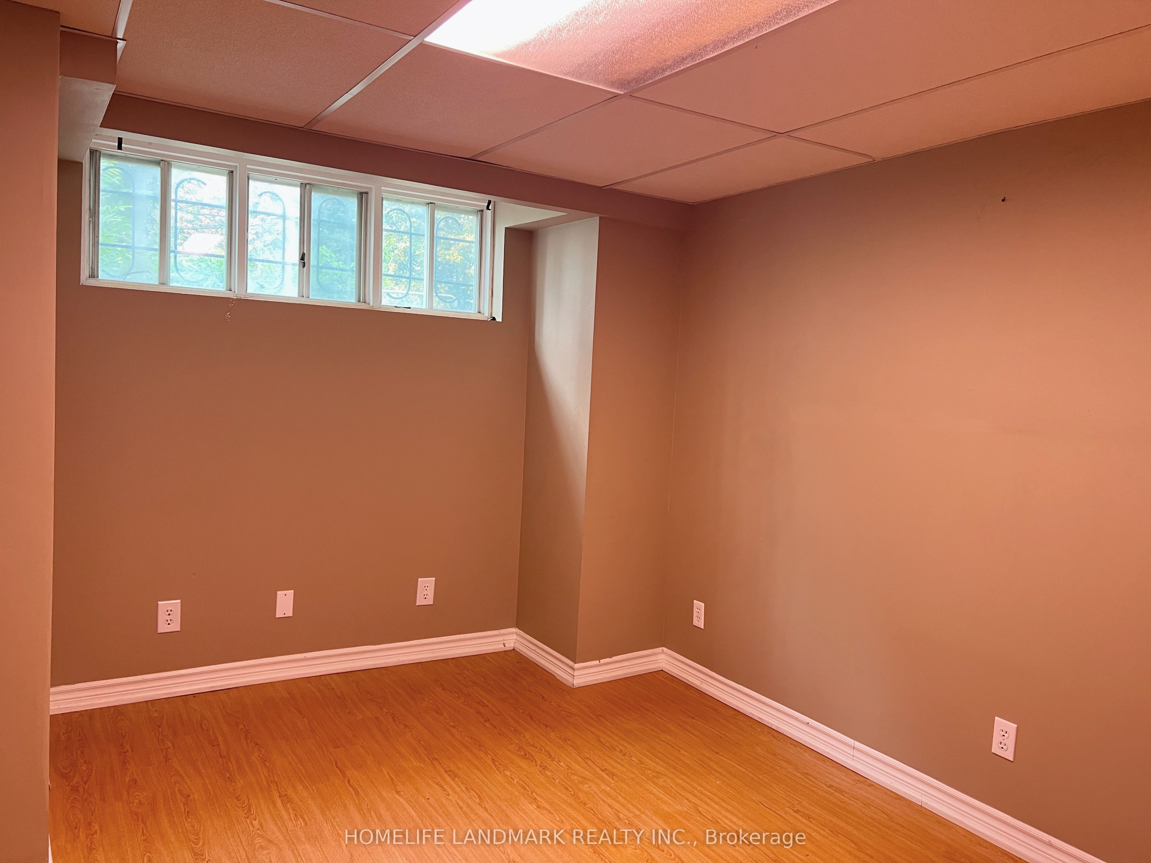 8 Lesskim Court Bsmt, Toronto, ON M1W 3T7 photo 2