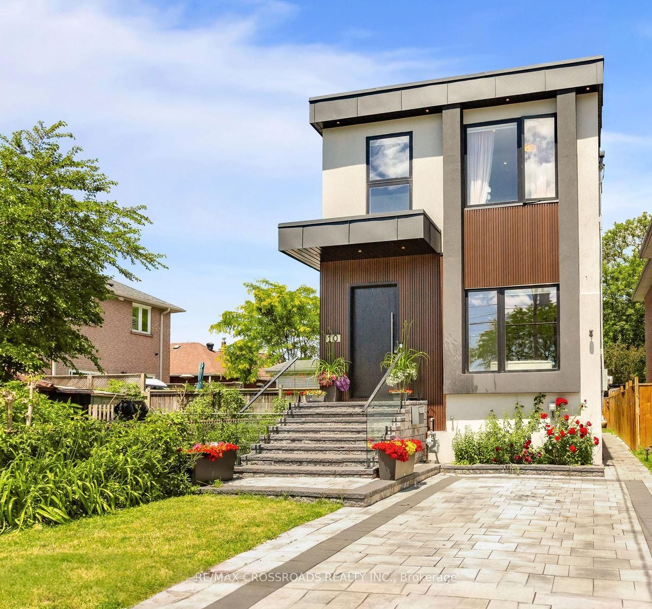 10 Hamstead Avenue, Toronto, ON M4C 2S4 photo 2