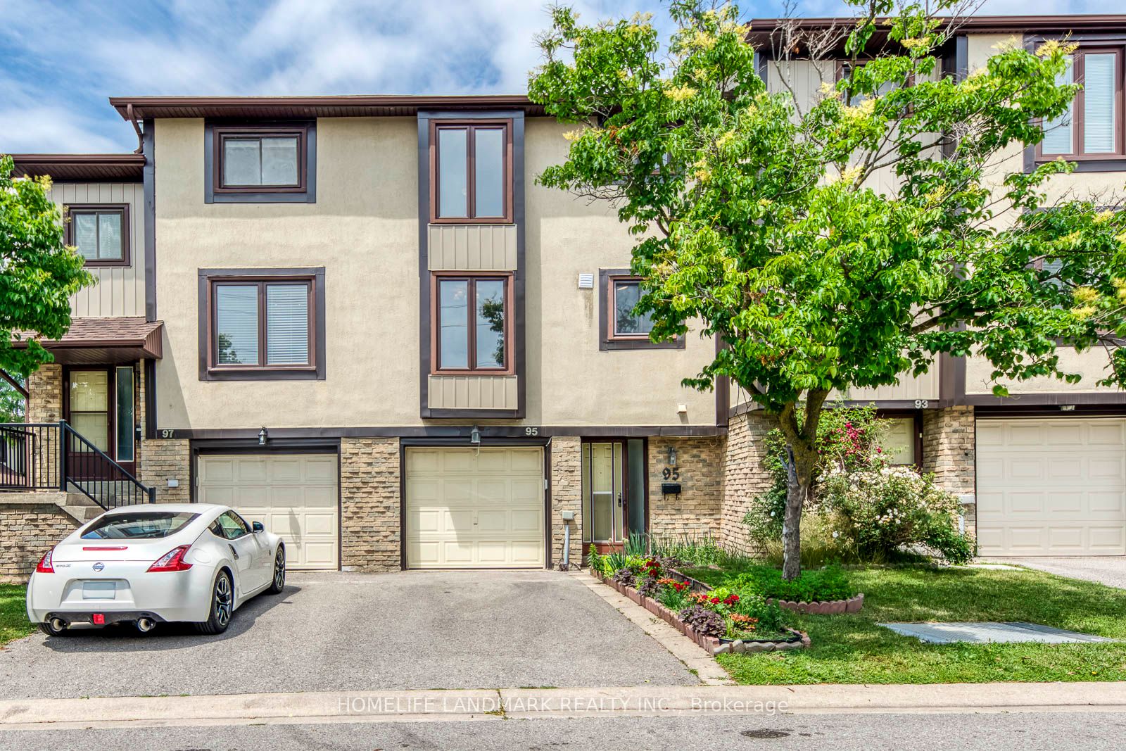 29 Fundy Bay Boulevard 95, Toronto, ON M1W 3A2