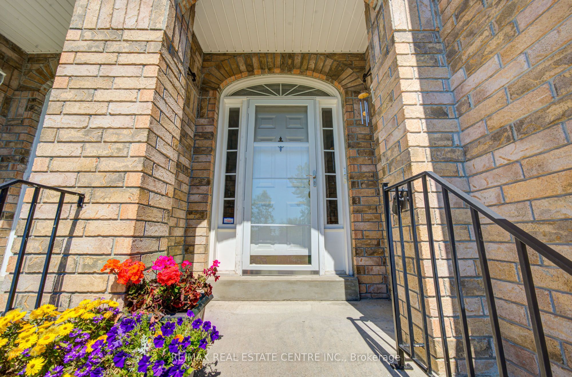 22 Lakeridge Drive, Toronto, ON M1C 5C2 photo 2