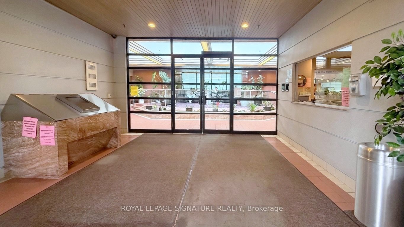 160 Alton Towers Circle 1610, Toronto, ON M1V 4X8 photo 2