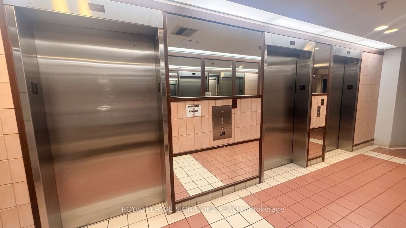 160 Alton Towers Circle 1610, Toronto, ON M1V 4X8 photo 4