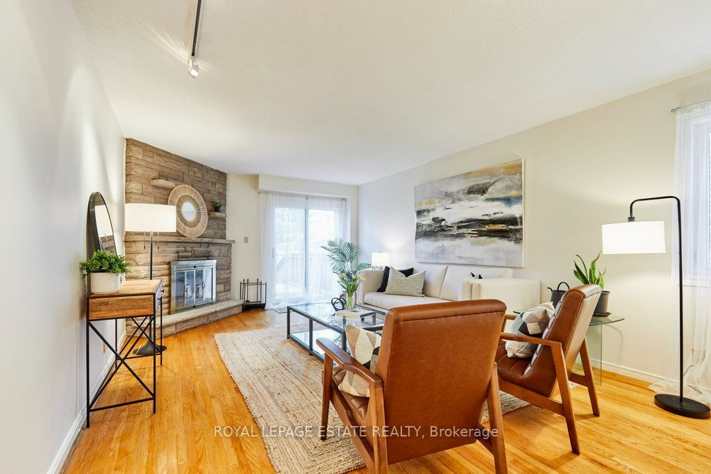 20 Pine Avenue, Toronto, ON M4E 1L8 photo 2