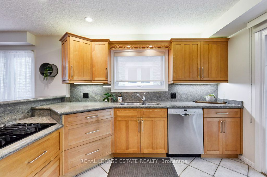 20 Pine Avenue, Toronto, ON M4E 1L8 photo 5