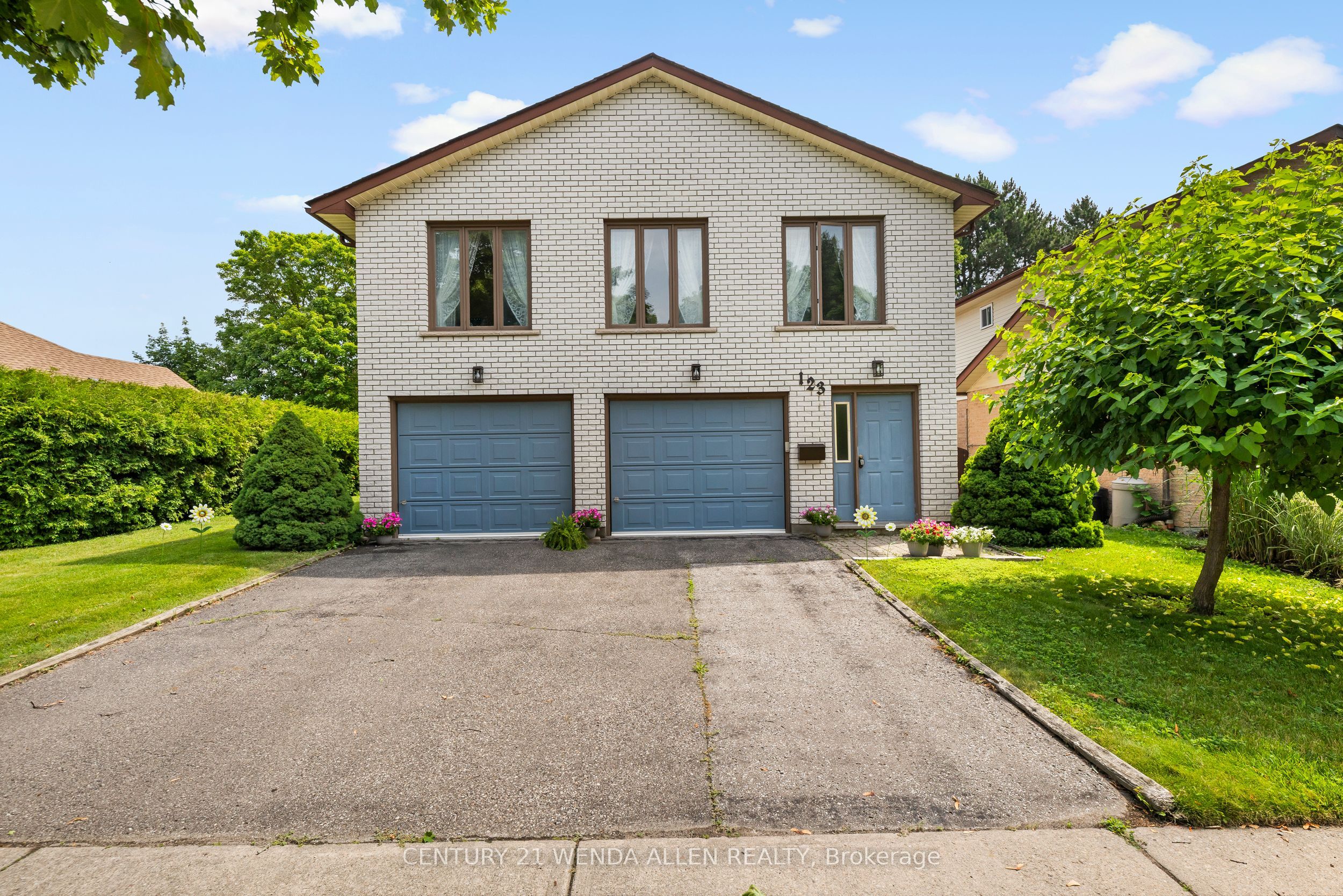 123 Ardwick Street, Whitby, ON L1N 8A2