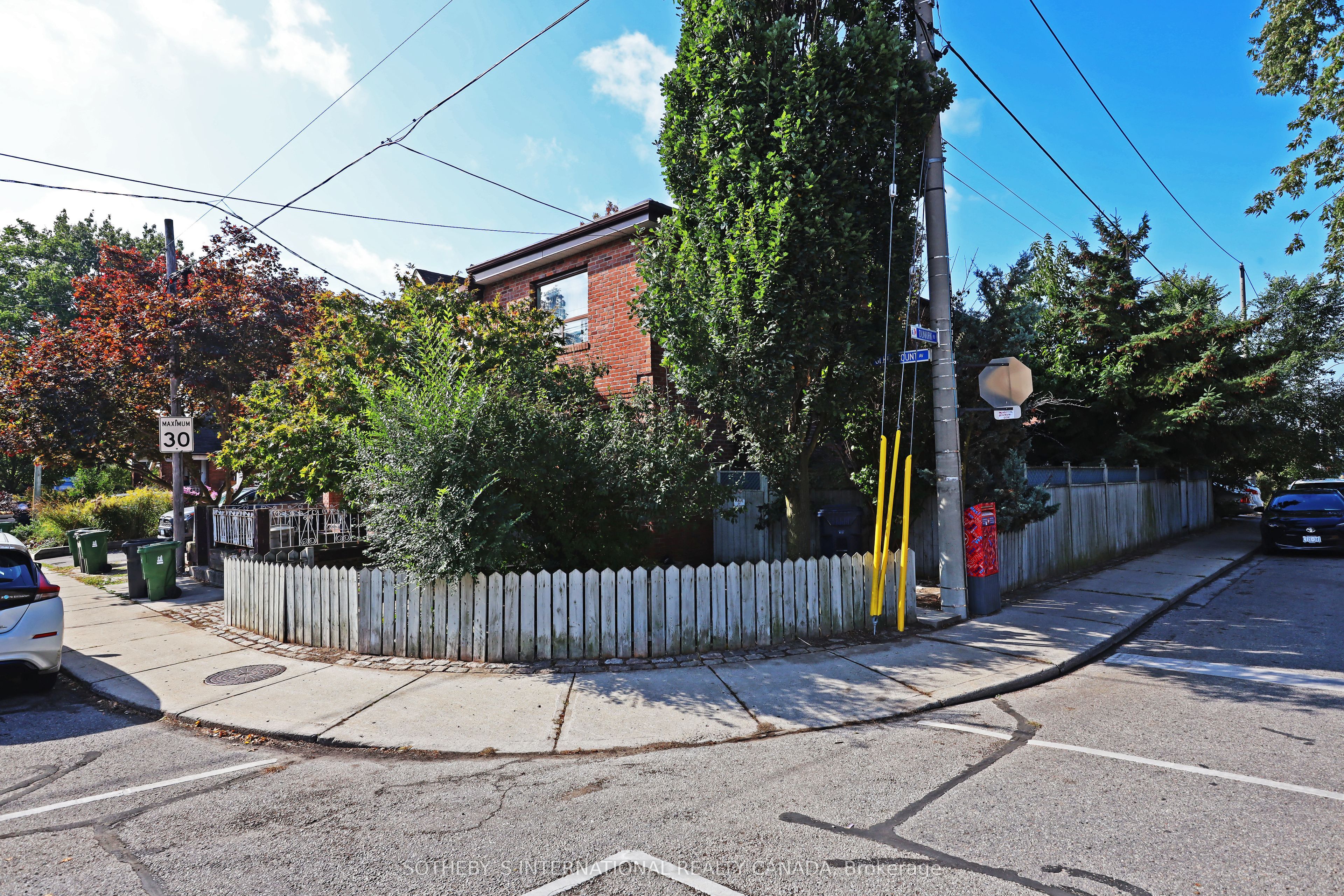 212 Glebemount Avenue Lower, Toronto, ON M4C 3T1 photo 3